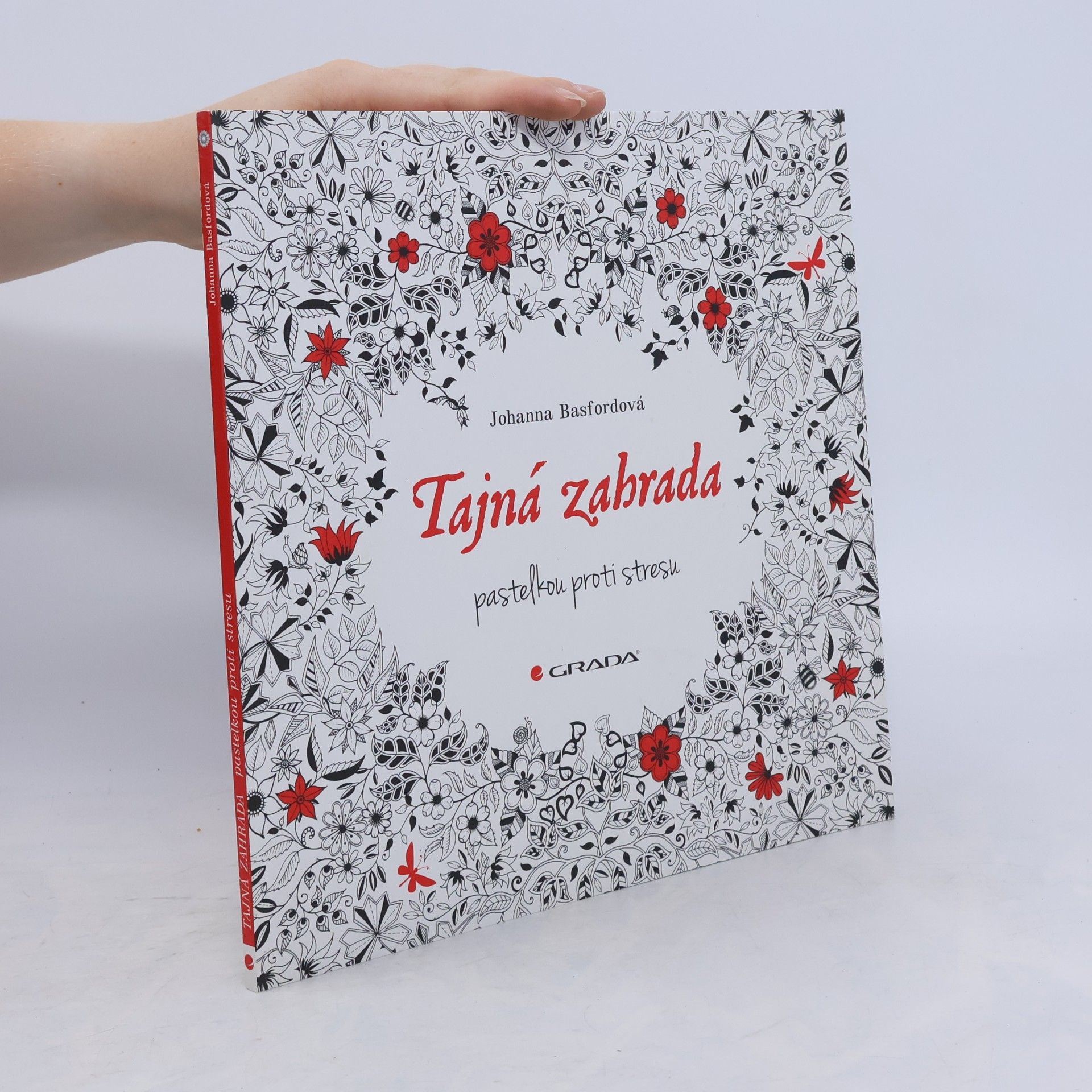 Johanna Basford Tajná zahrada. pastelkou proti stresu