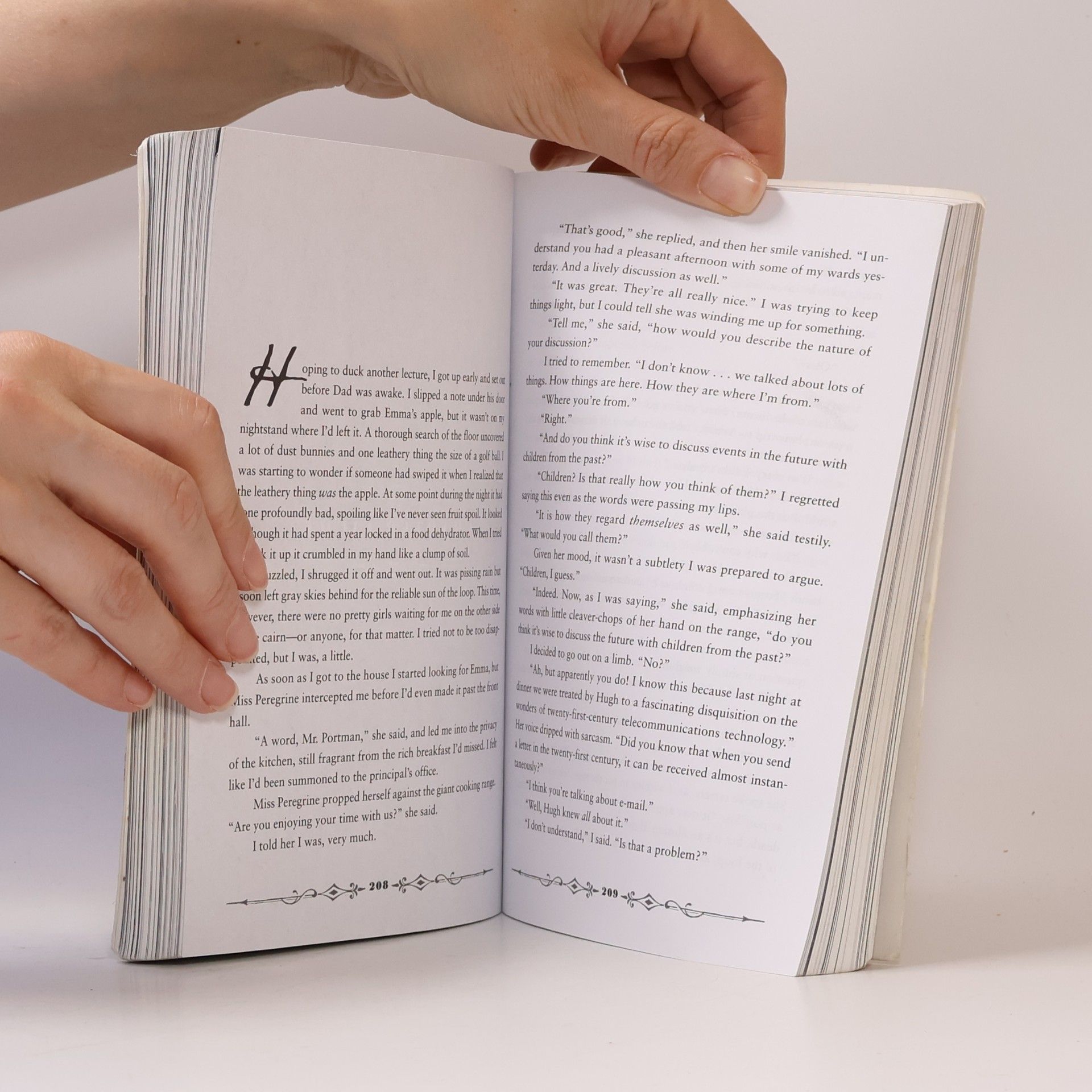 Ransom Riggs Miss Peregrine's Home for Peculiar Children