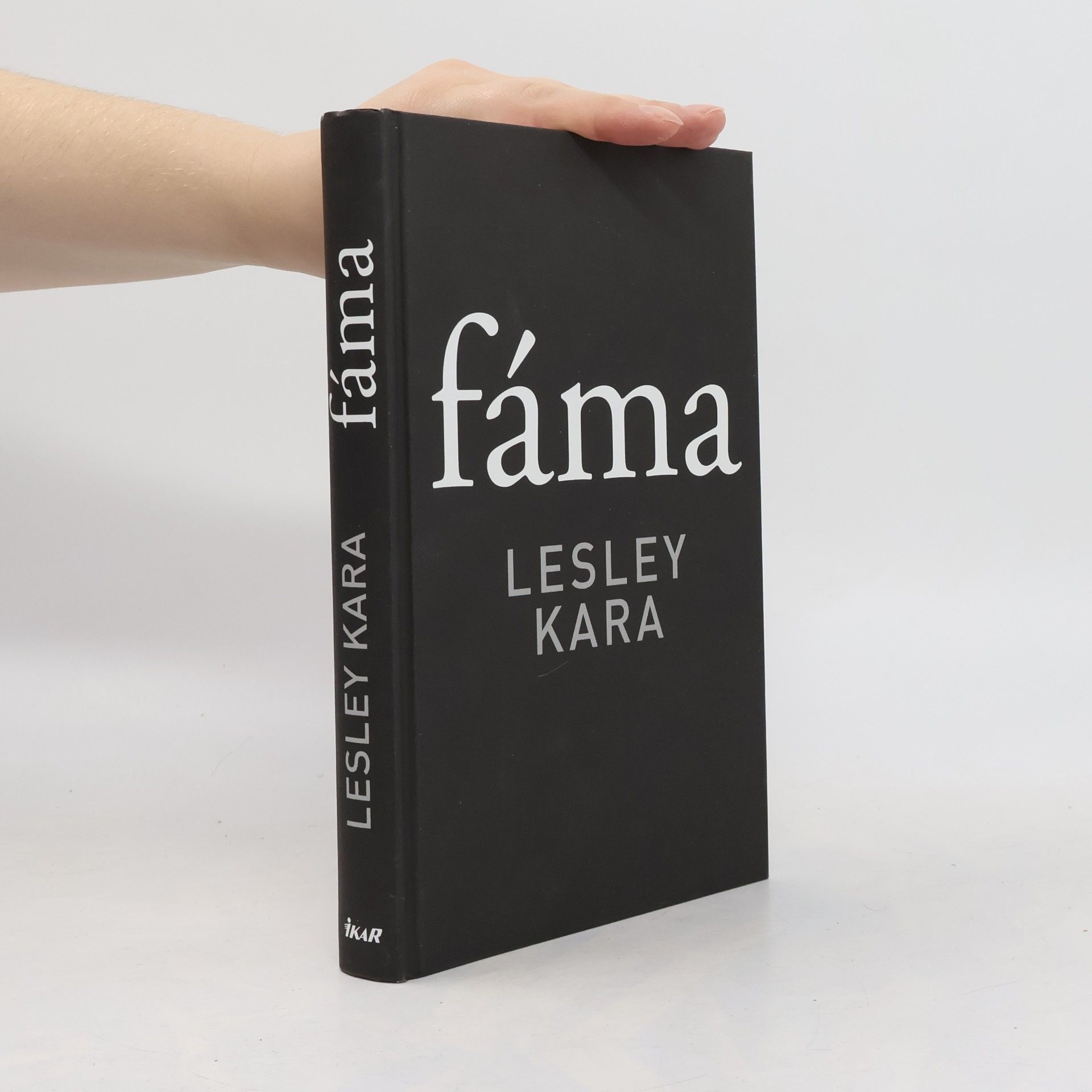Lesley Kara Fáma