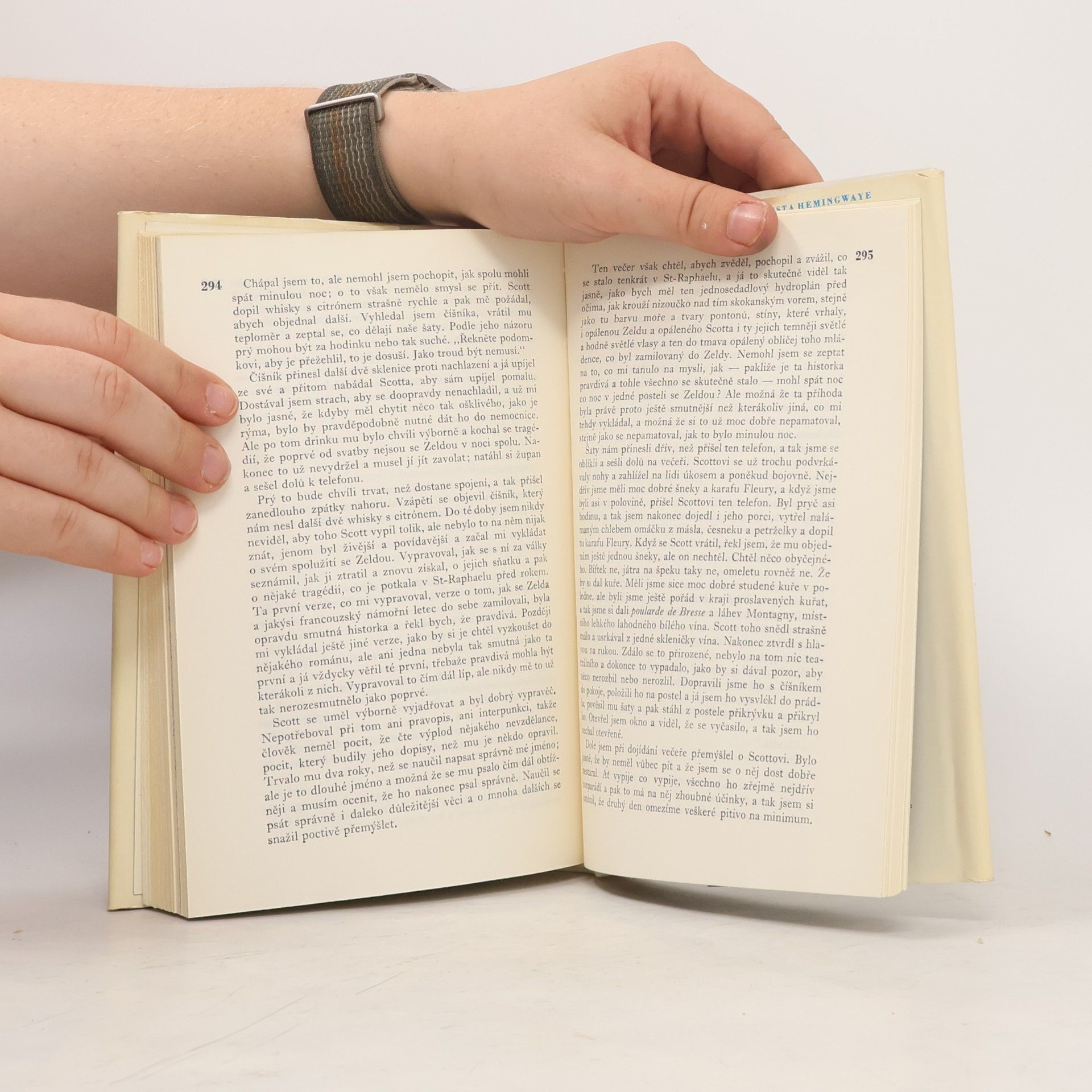 Ernest Hemingway Přes řeku do stínu stromů. Pohyblivý svátek