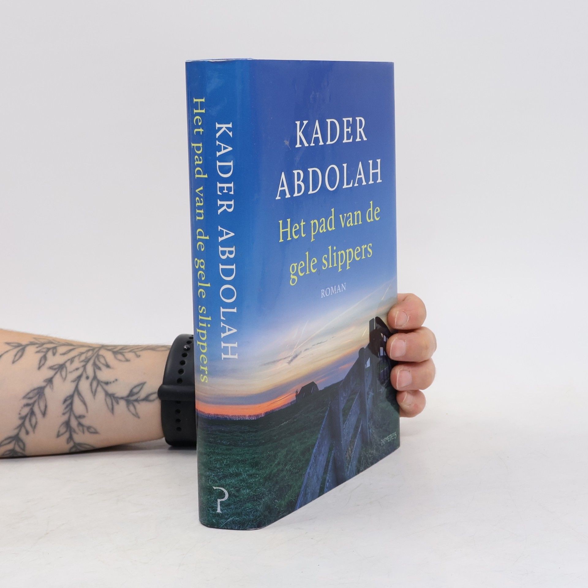Kader Abdolah Het pad van de gele slippers