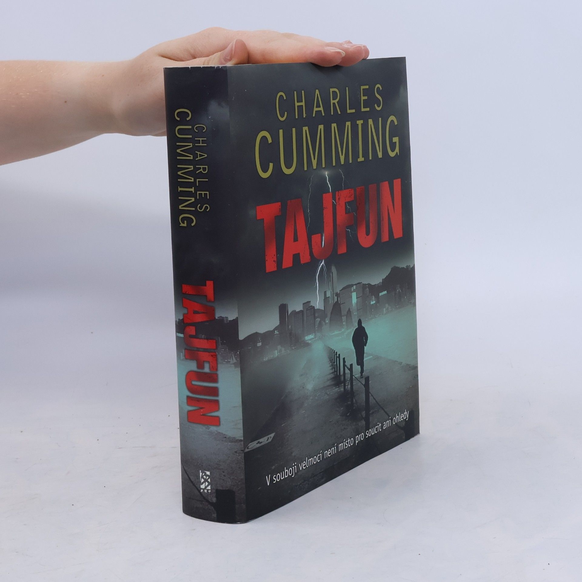 Charles Cumming Tajfun