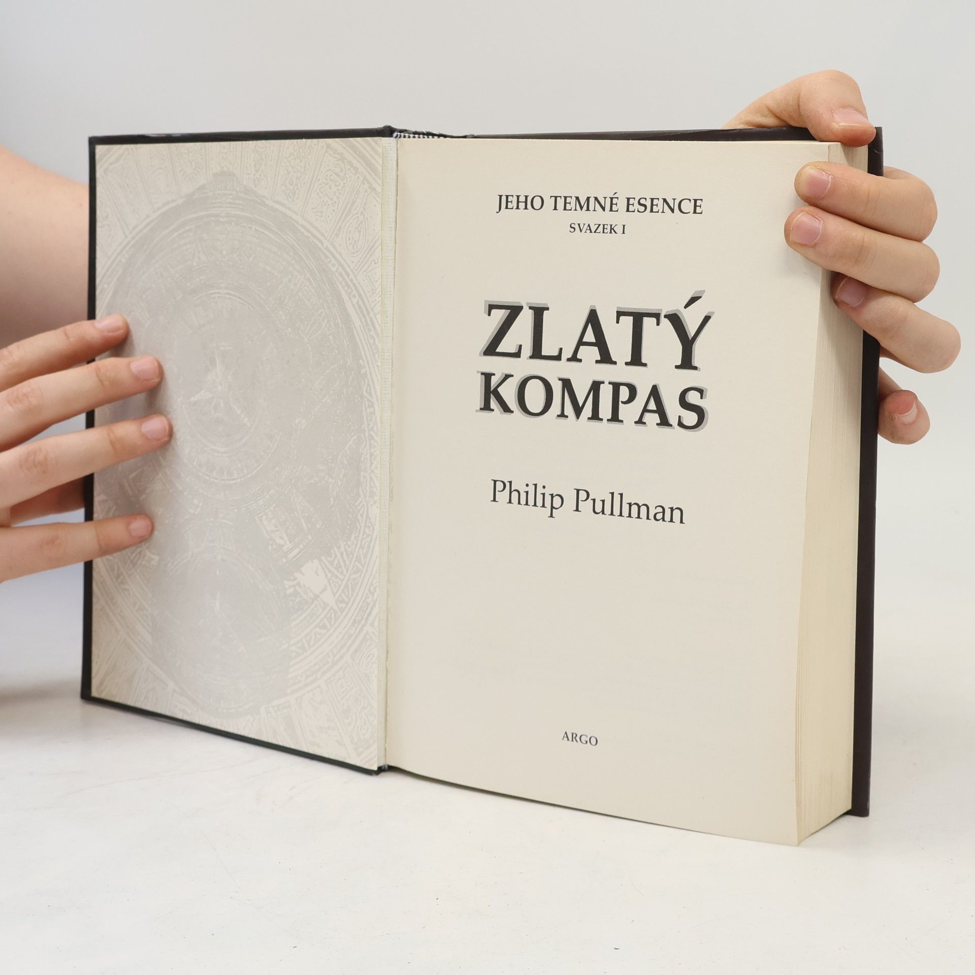 Philip Pullman Jeho temné esence. Svazek I, Zlatý kompas