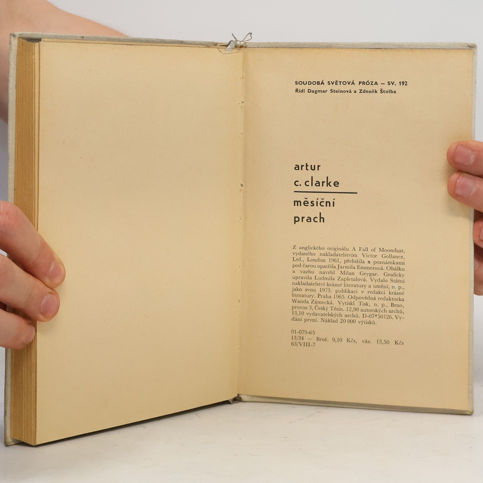 Arthur C. Clarke Měsíční prach