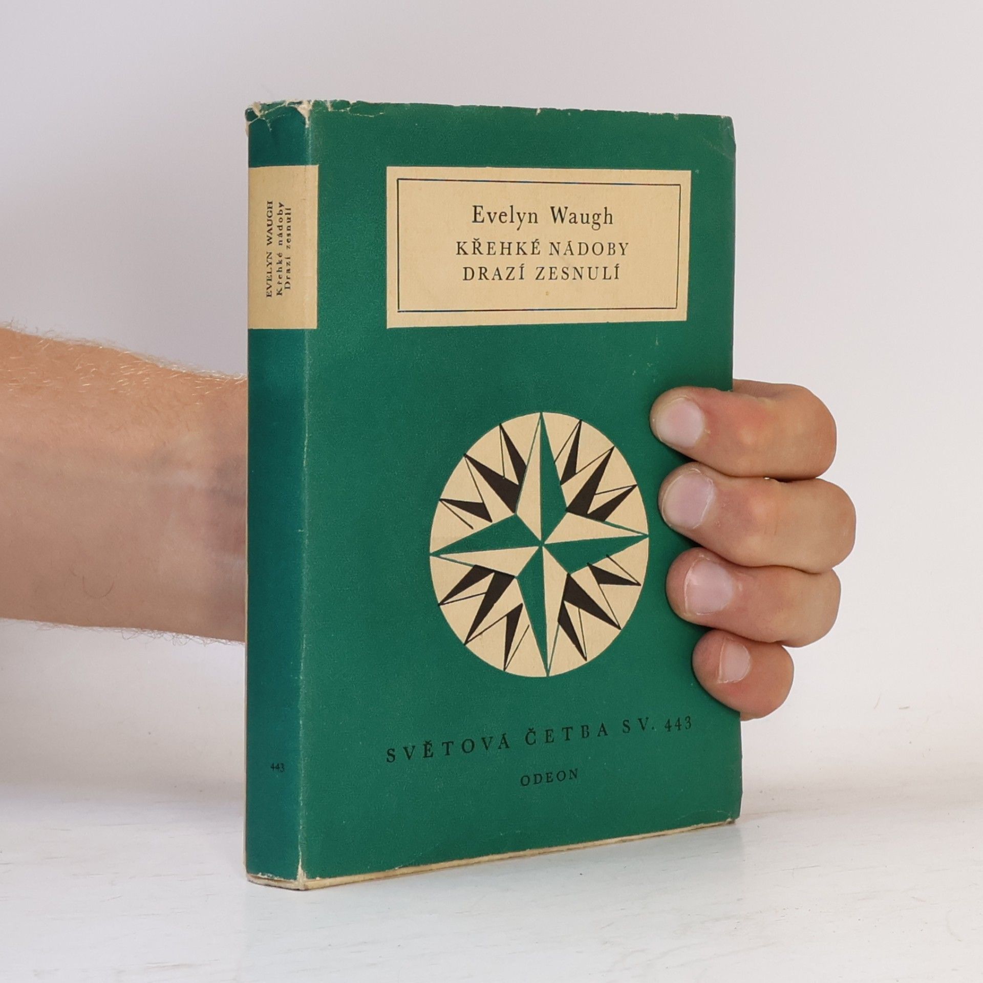 Evelyn Waugh Křehké nádoby. Drazí zesnulí