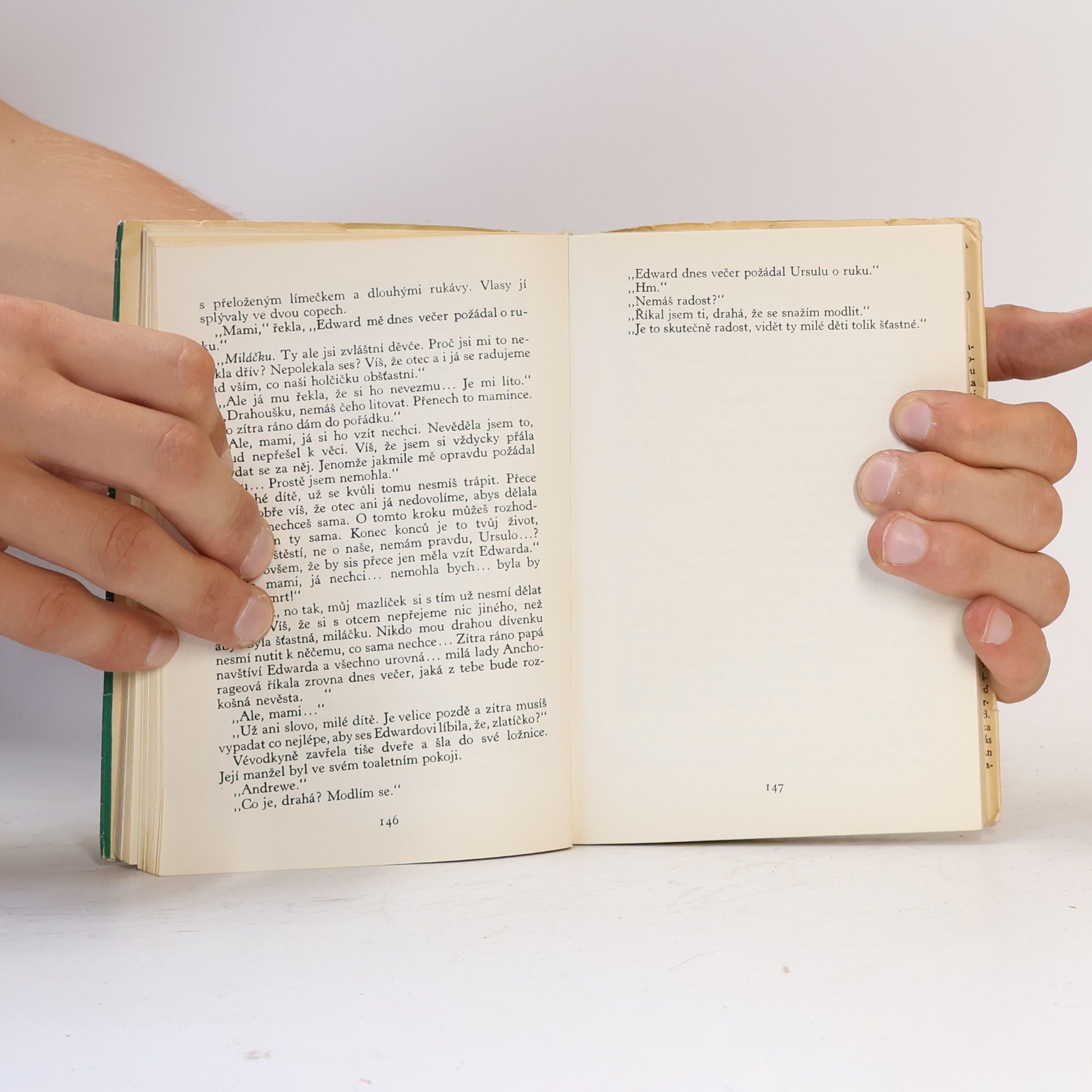 Evelyn Waugh Křehké nádoby. Drazí zesnulí