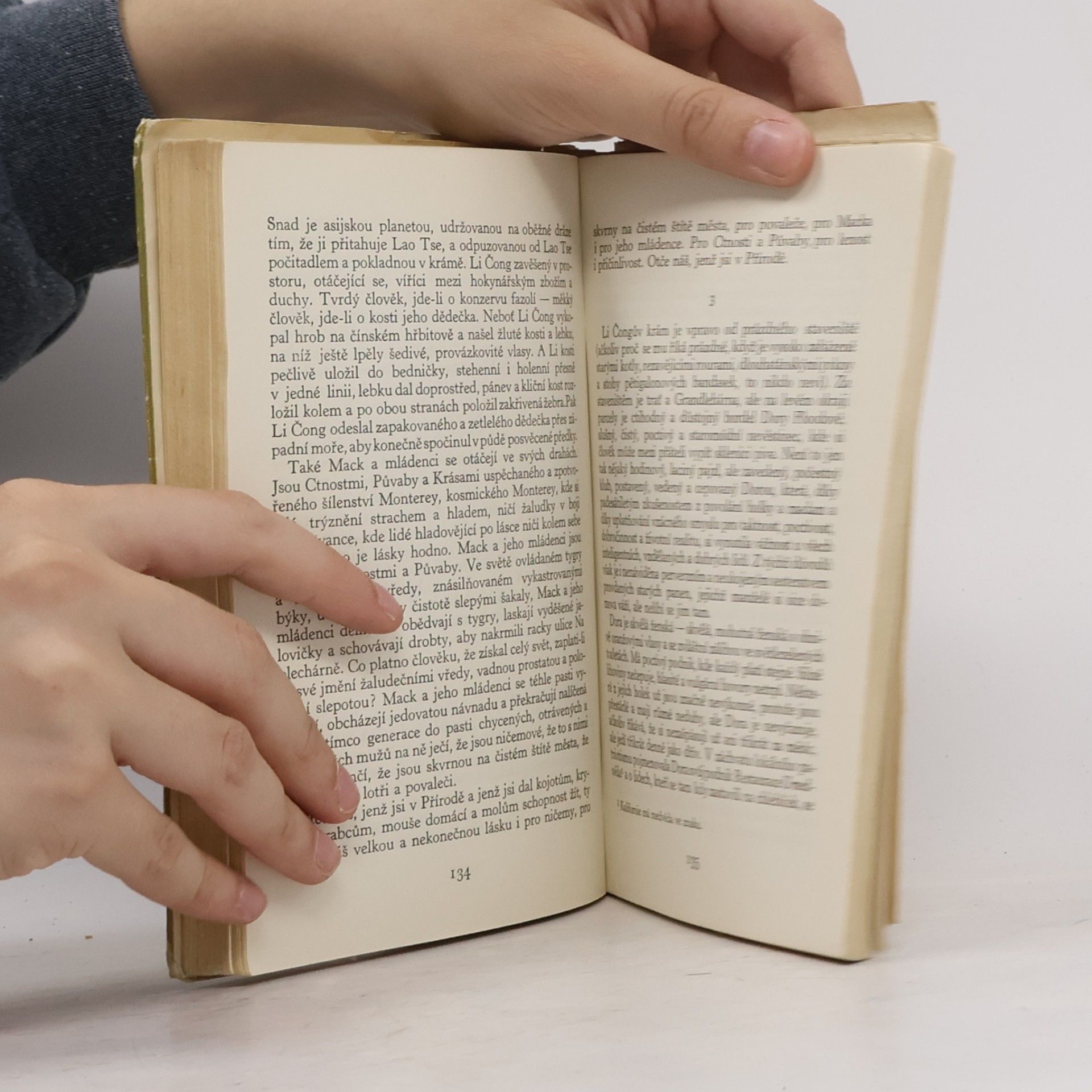 John Steinbeck O myších a lidech. Na plechárně