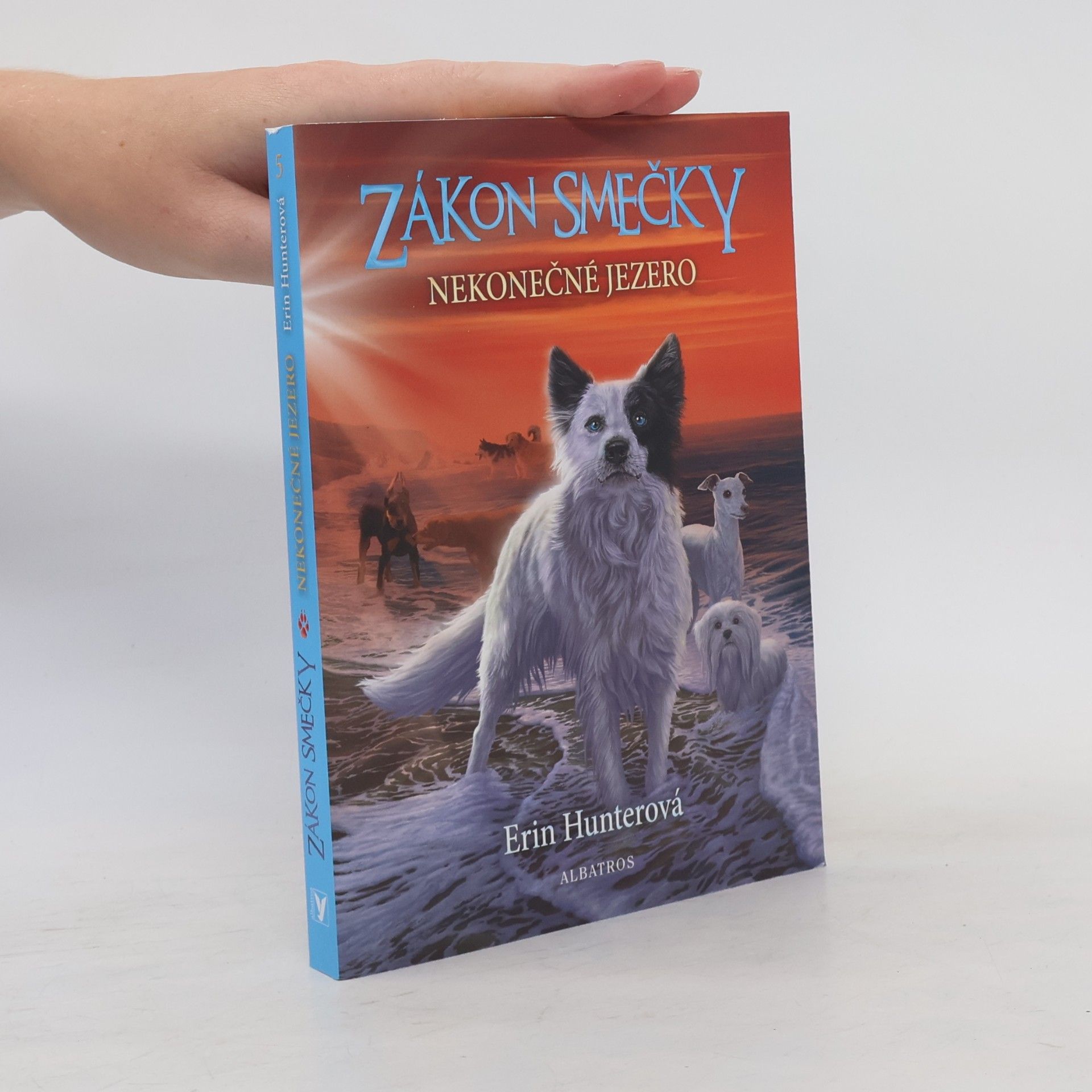 Erin Hunter Nekonečné jezero. Zákon smečky