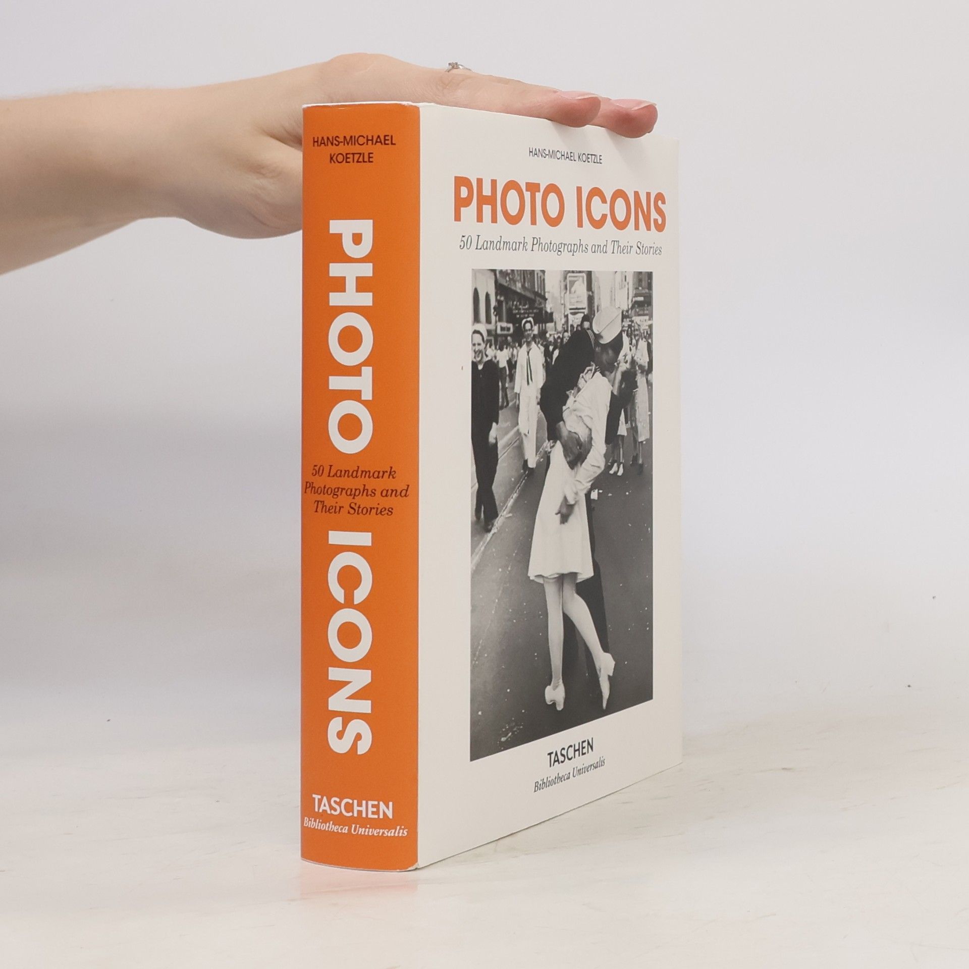Michael Koetzle Photo Icons: 50 Landmark Photographs and Their Stories