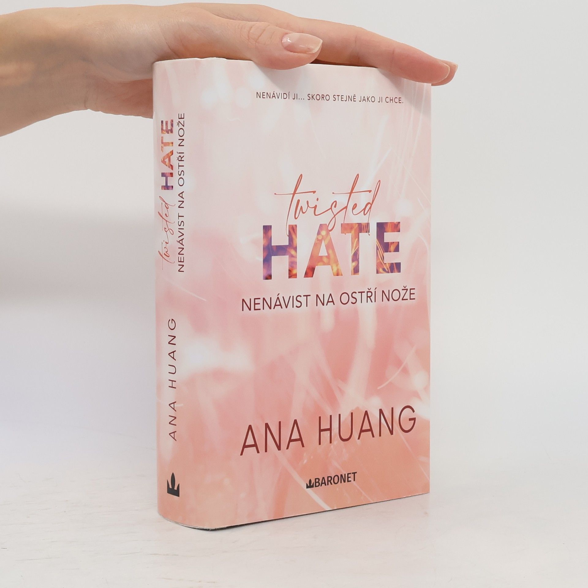Ana Huang Twisted Hate: Nenávist na ostří nože