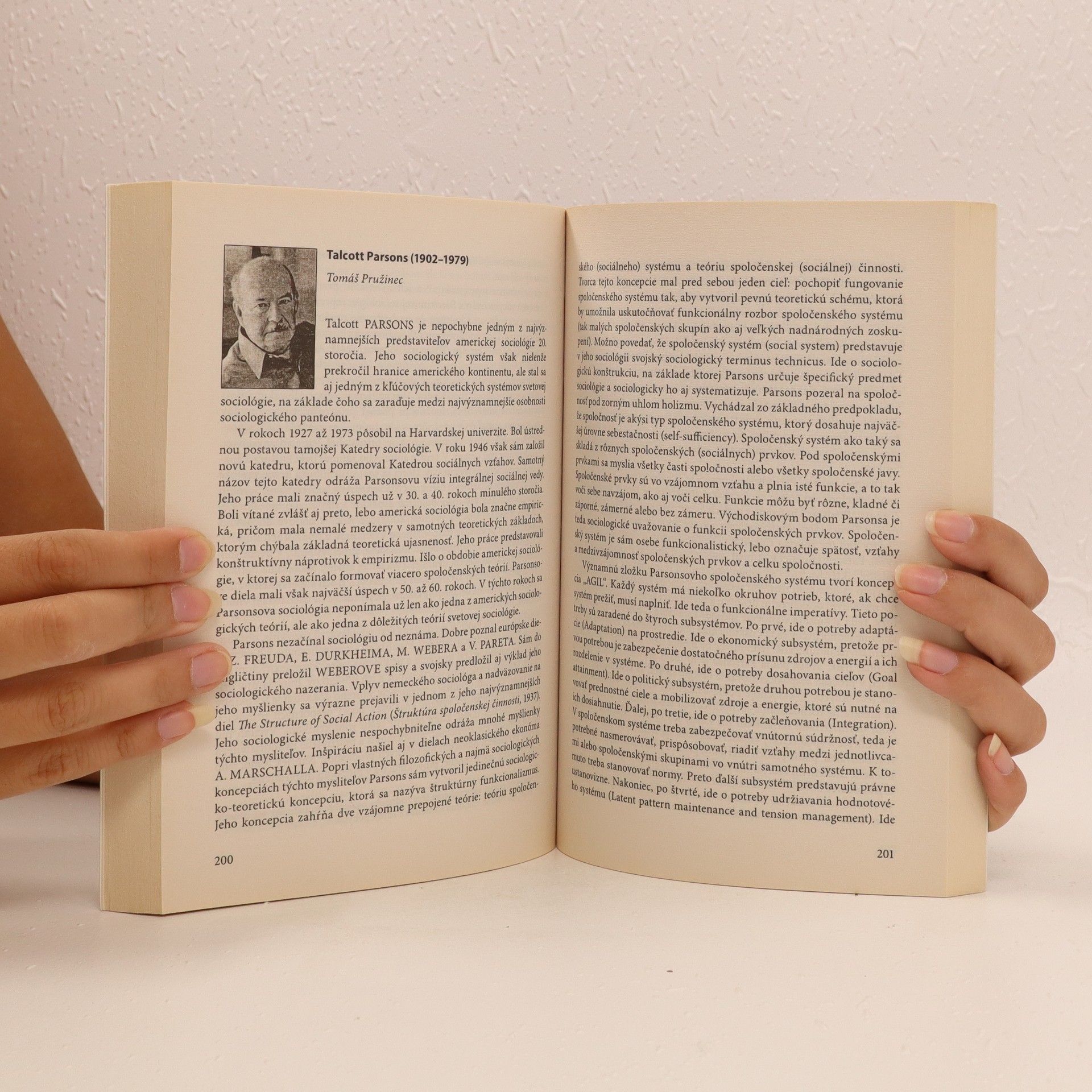 Autores varios Stručný prehľad sociológie