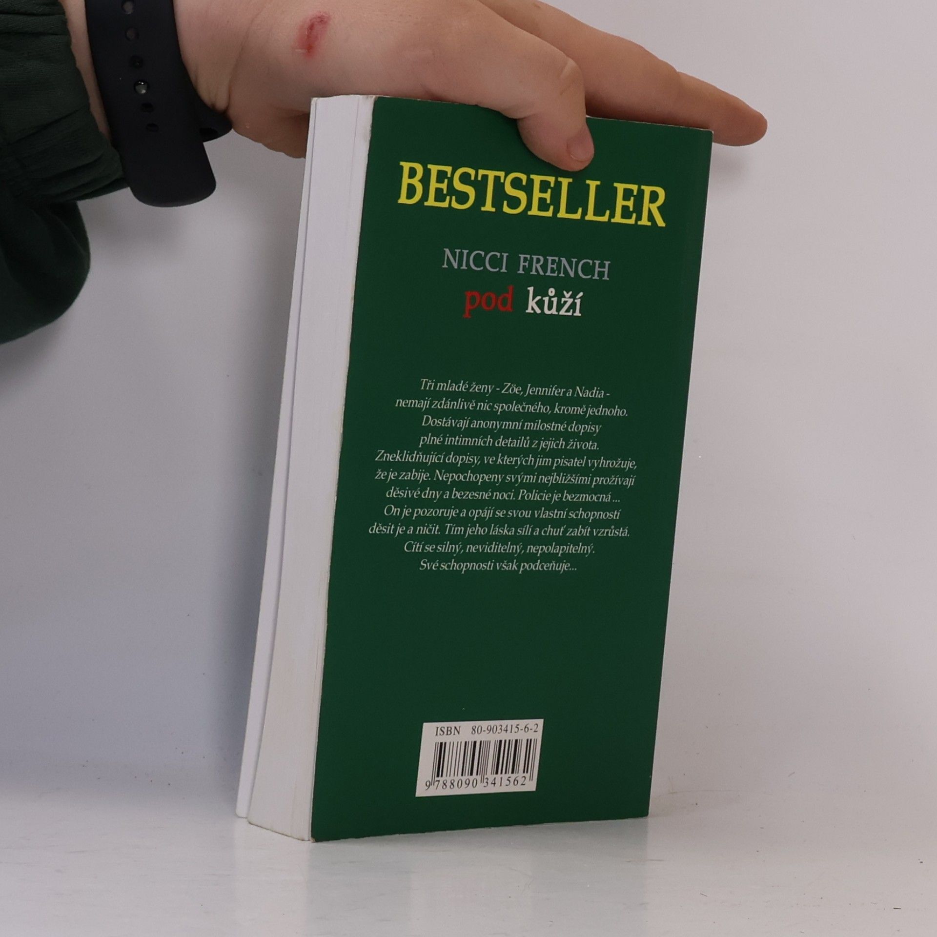 Nicci French Pod kůží