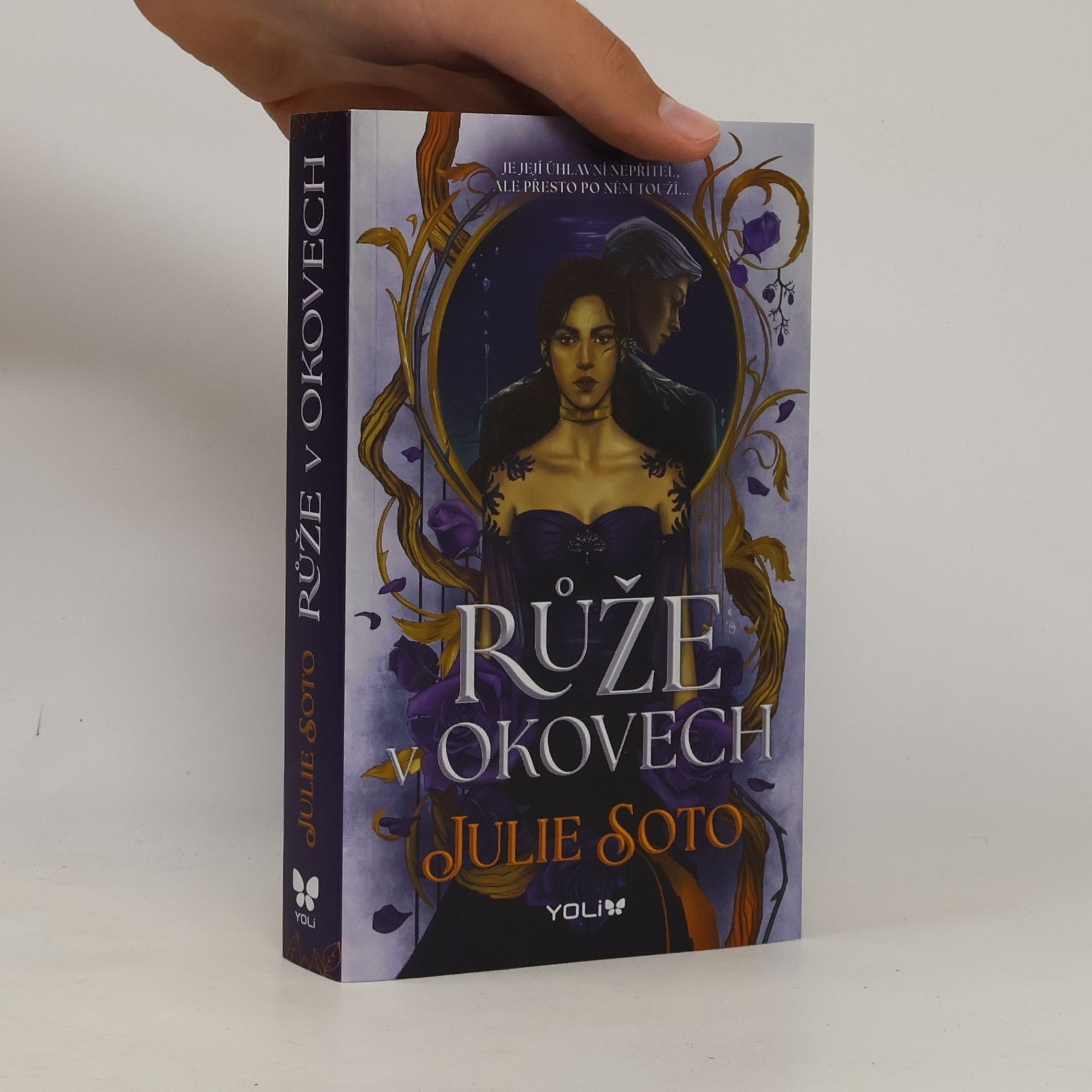 Julia Soto Růže v okovech