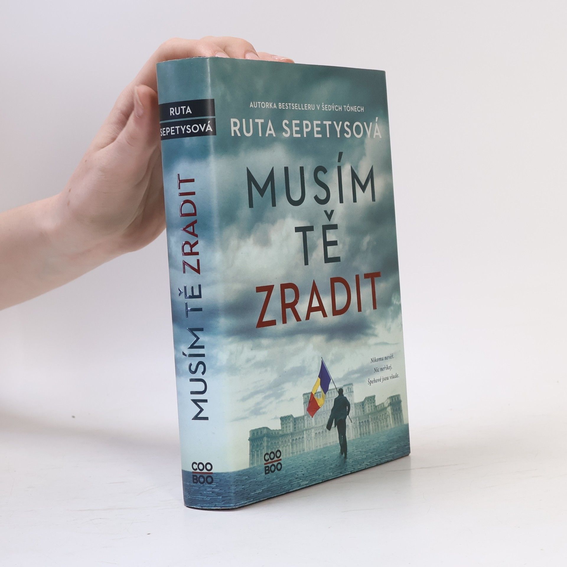 Ruta Sepetys Musím tě zradit