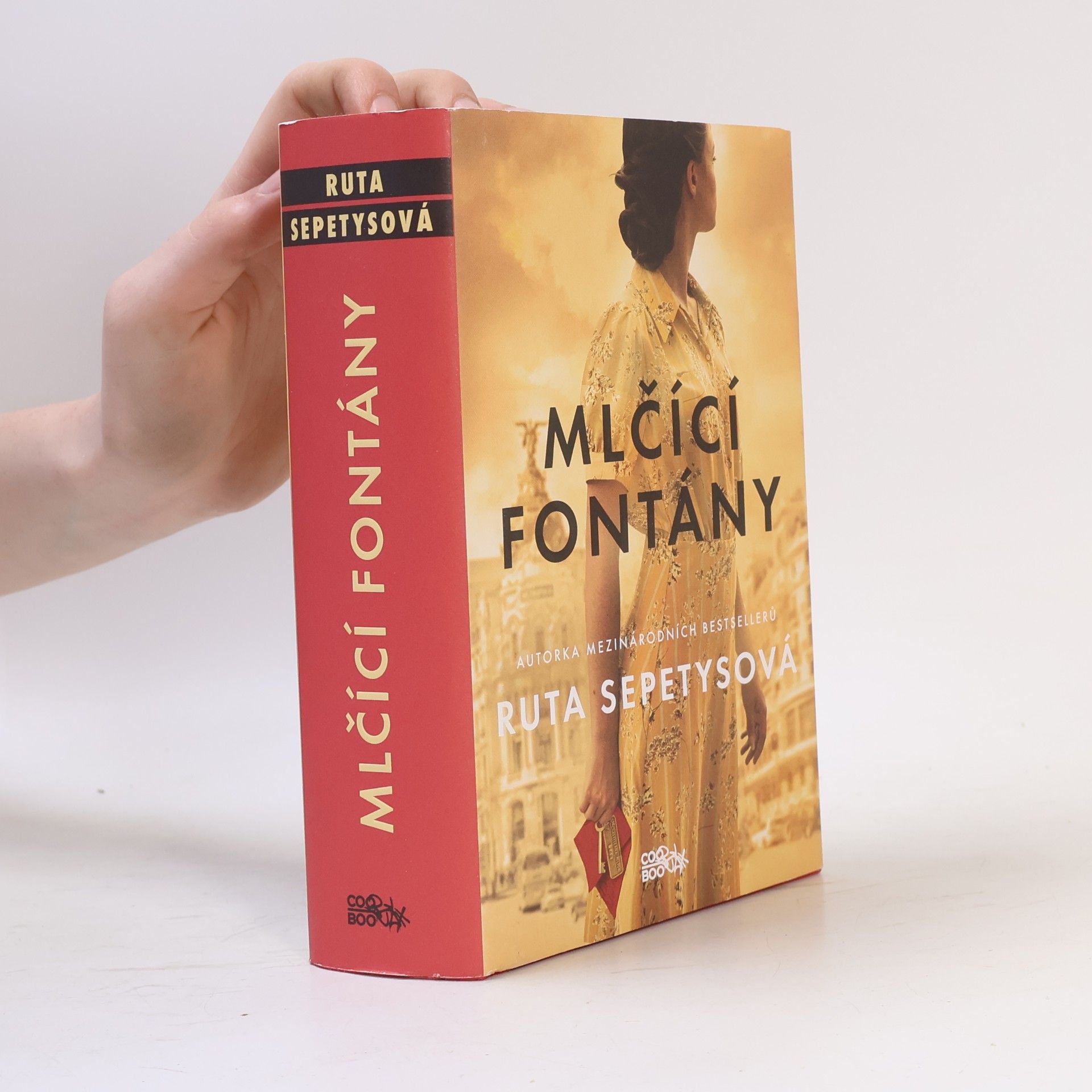 Ruta Sepetys Mlčící fontány