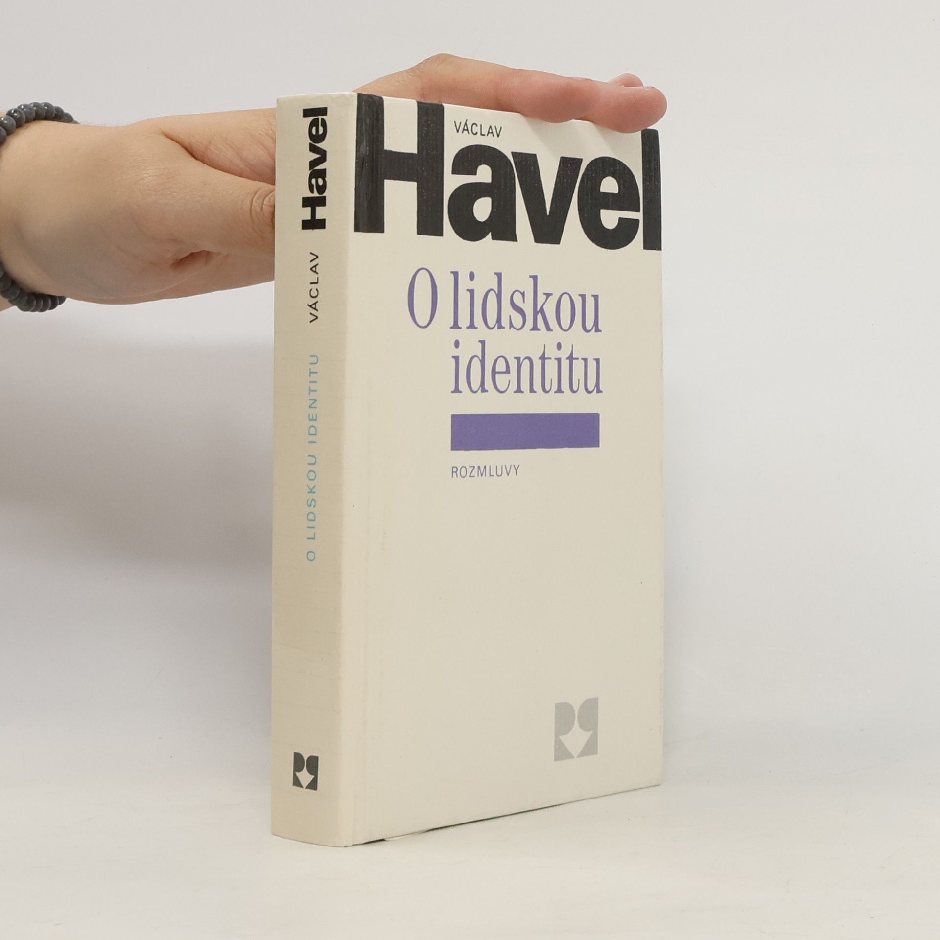 O lidskou identitu