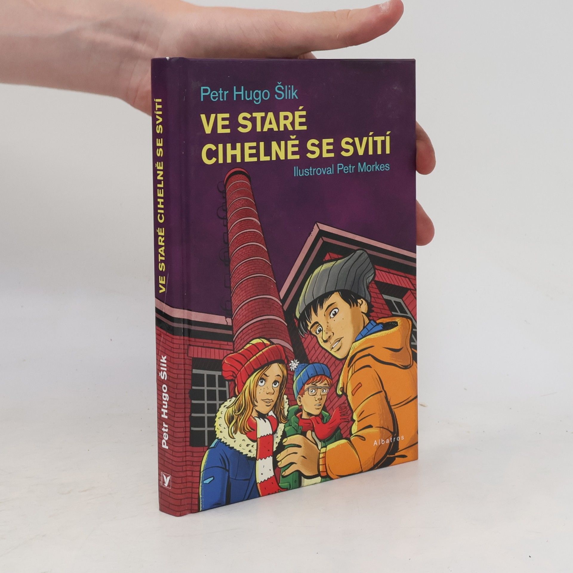 Ve staré cihelně se svítí