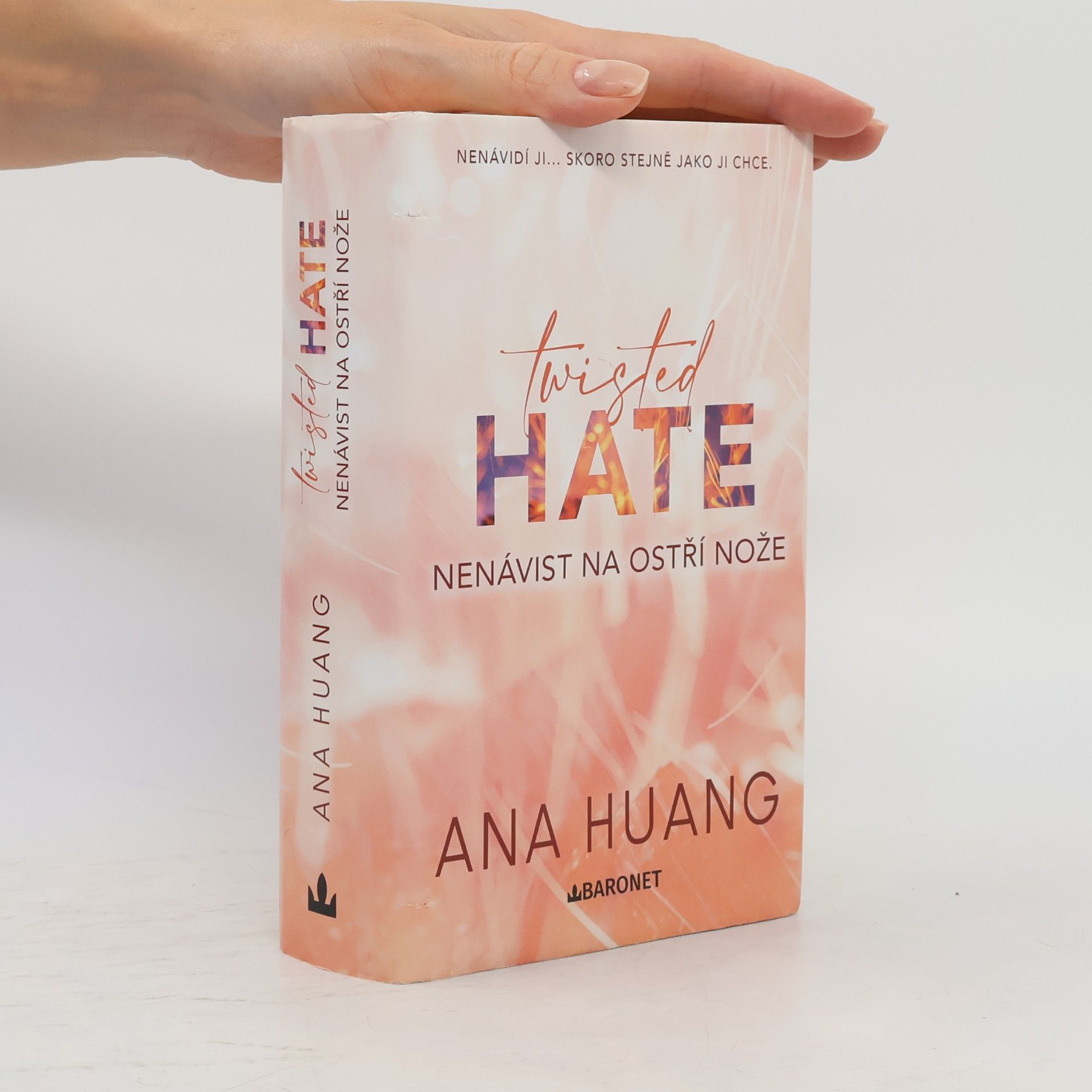 Ana Huang Twisted Hate: Nenávist na ostří nože