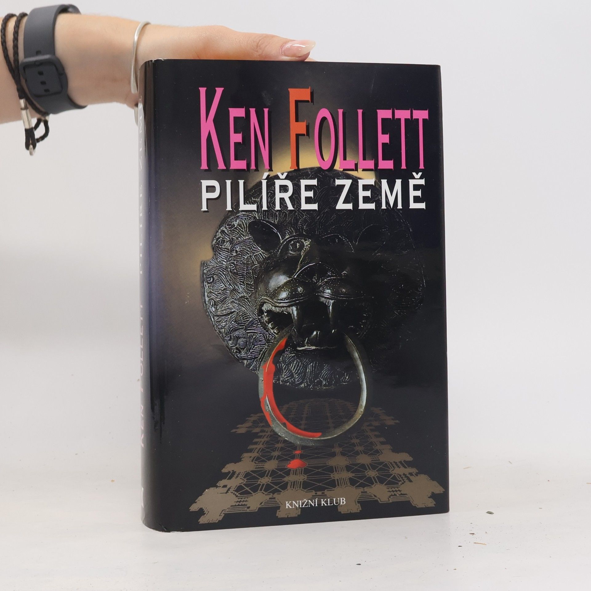 Ken Follett Pilíře země