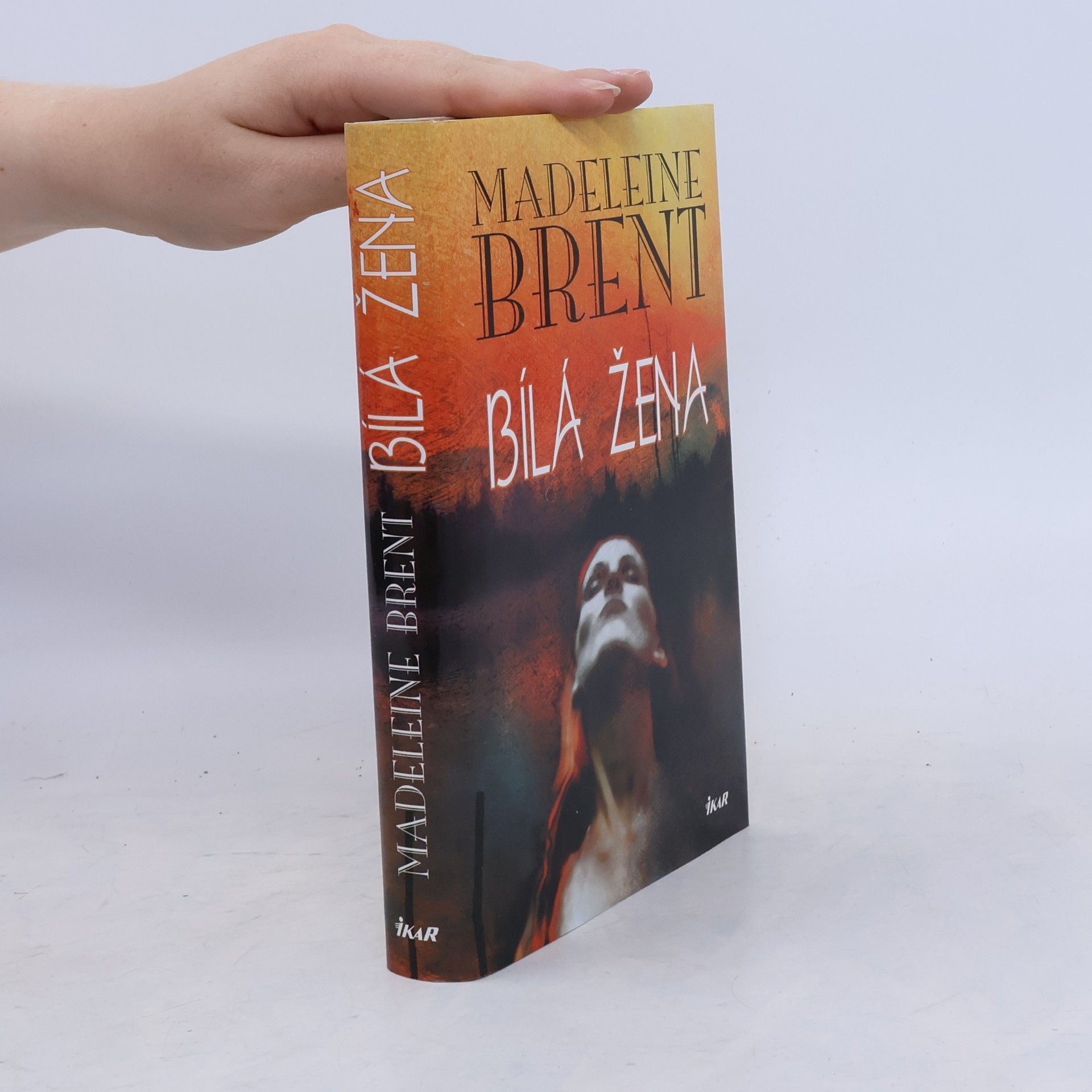 Madeleine Brent Bílá žena