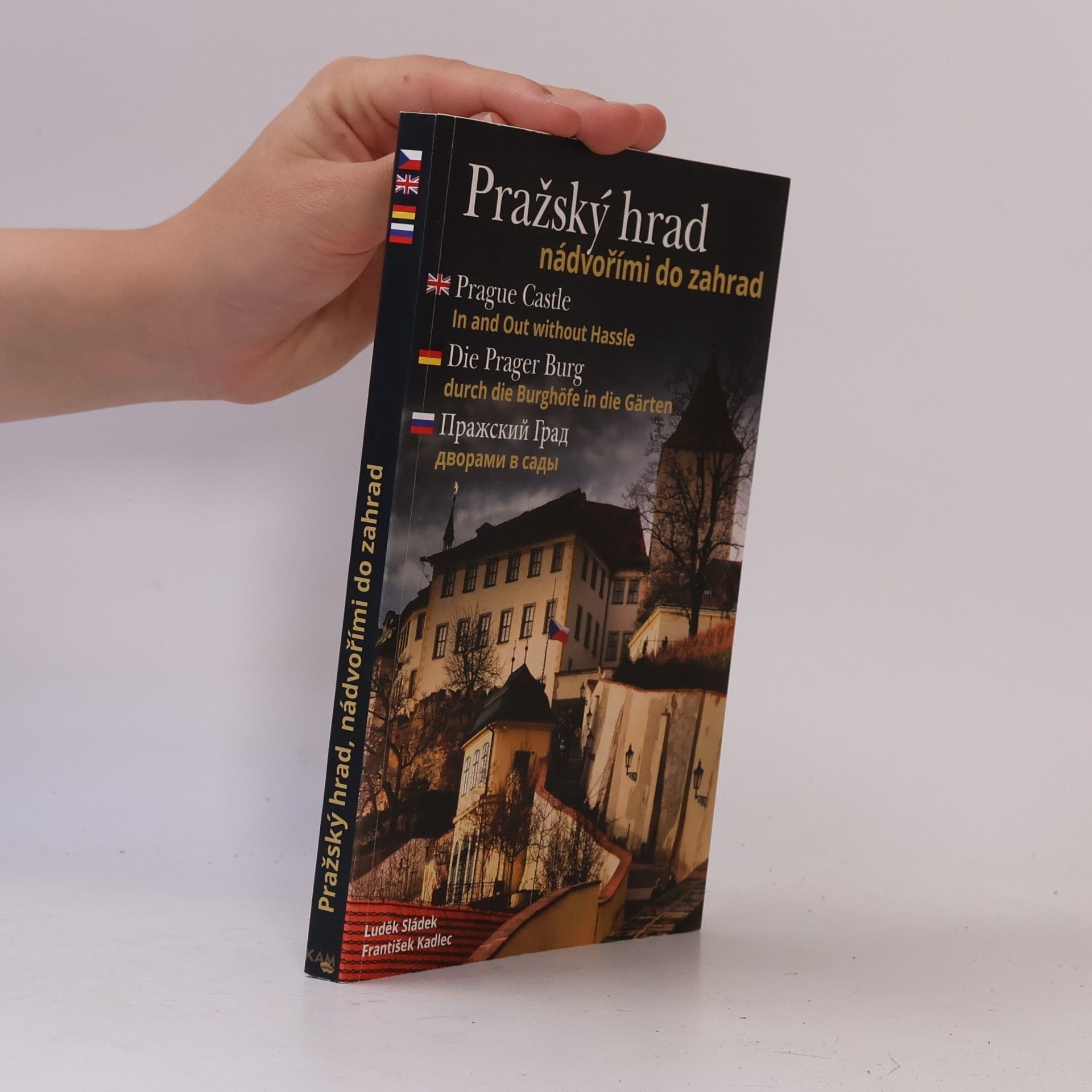 Pražský hrad. Nádvořími do zahrad