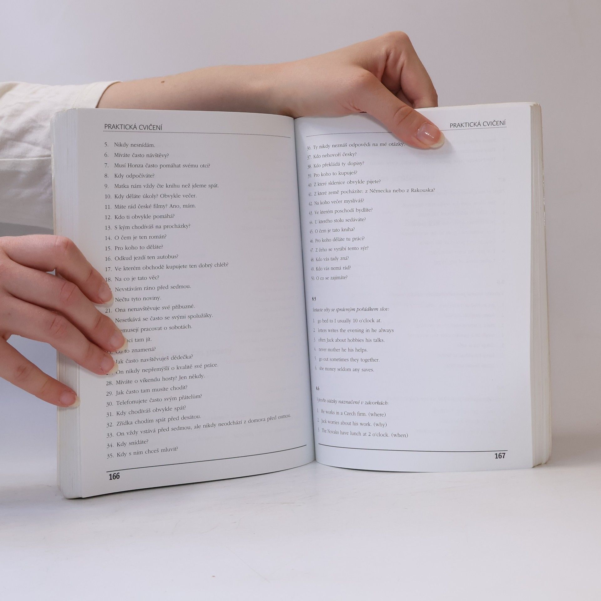 Alena Kuzmová Anglická gramatika : s cvičebními texty a klíčem