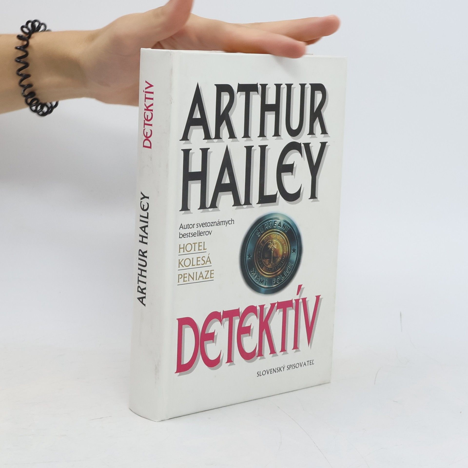 Arthur Hailey Detektív