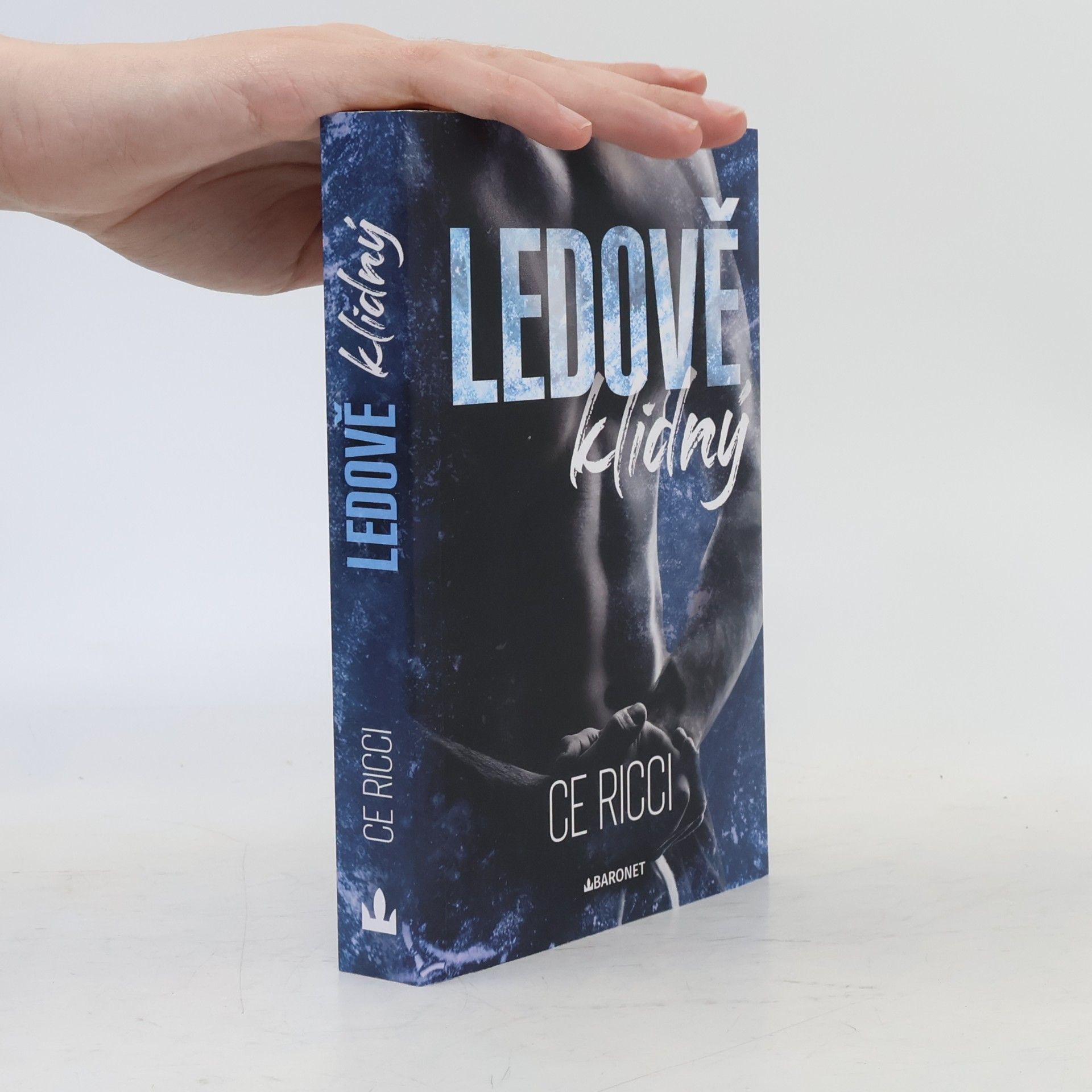 Ce Ricci Ledově klidný