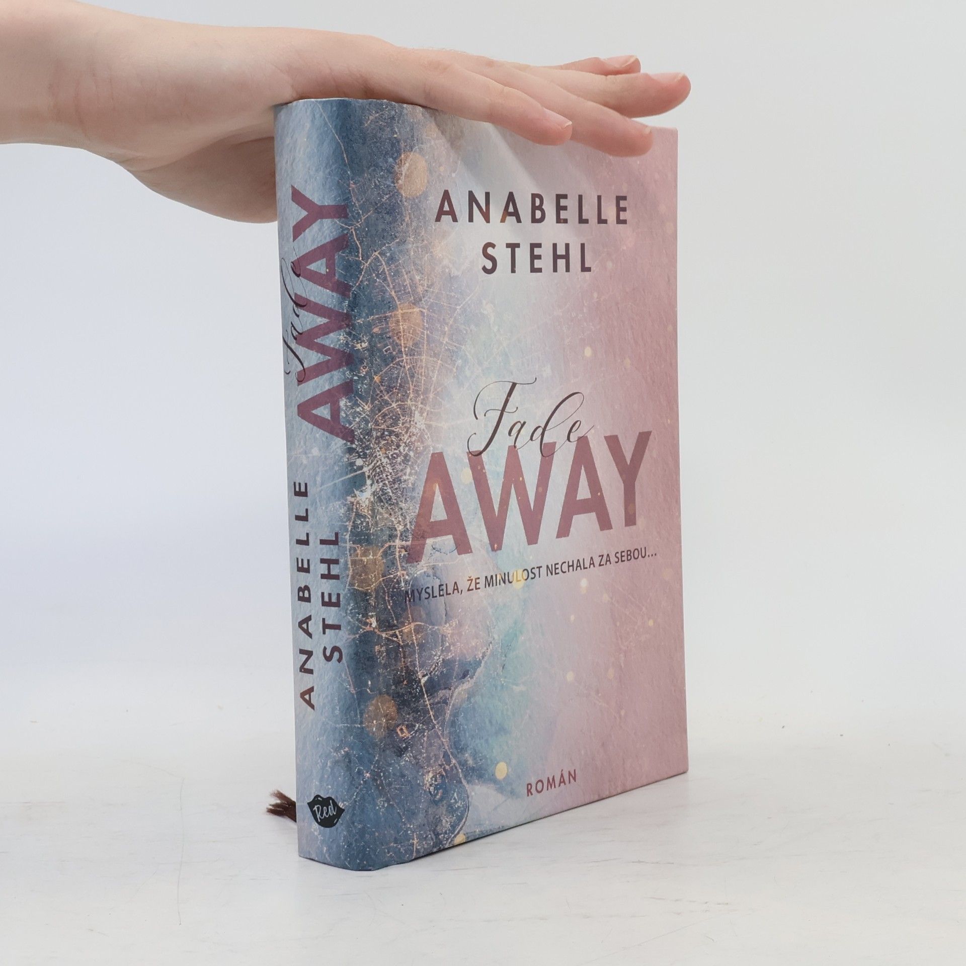 Anabelle Stehl FadeAway: doufá, že minulost nechala za sebou...