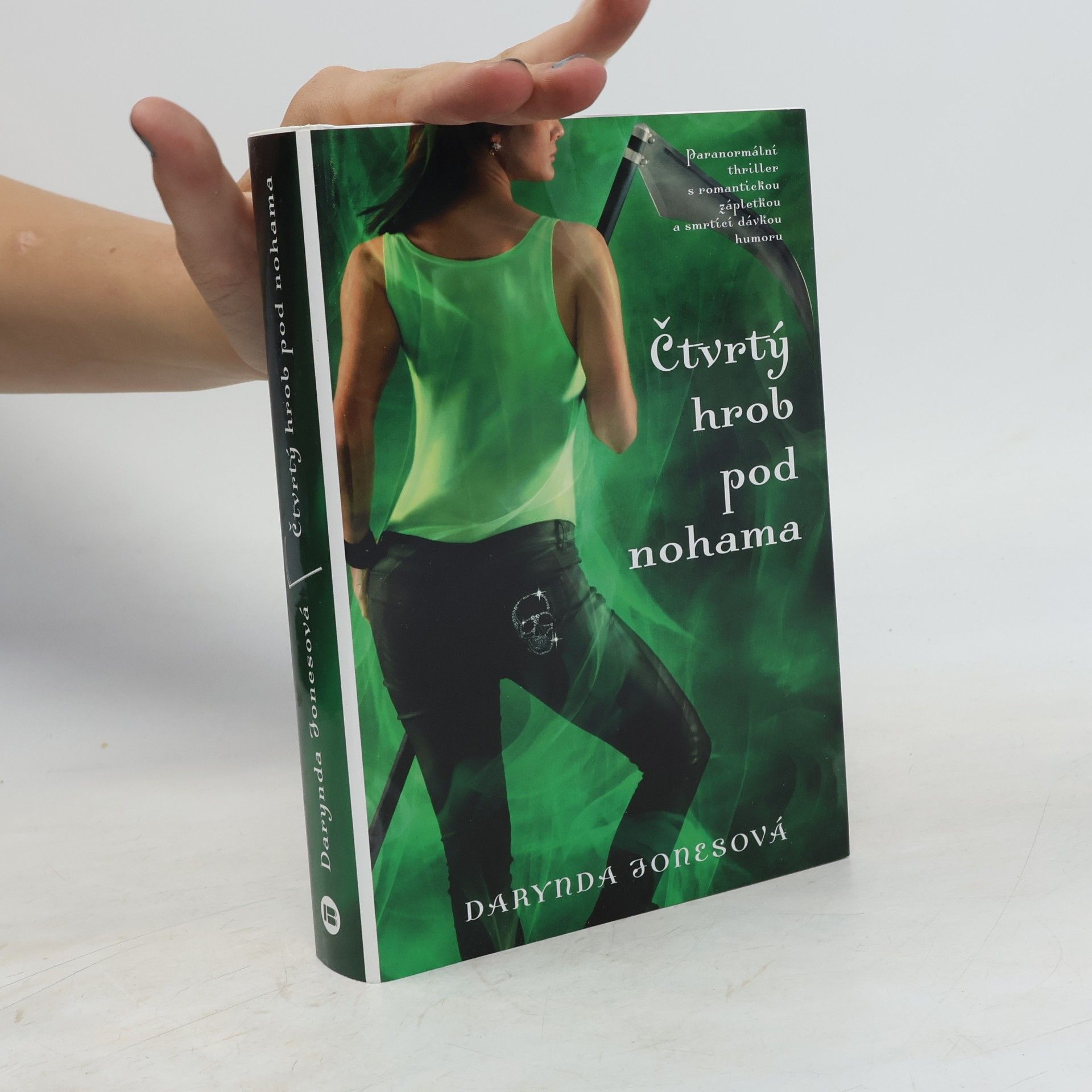 Darynda Jones Čtvrtý hrob pod nohama