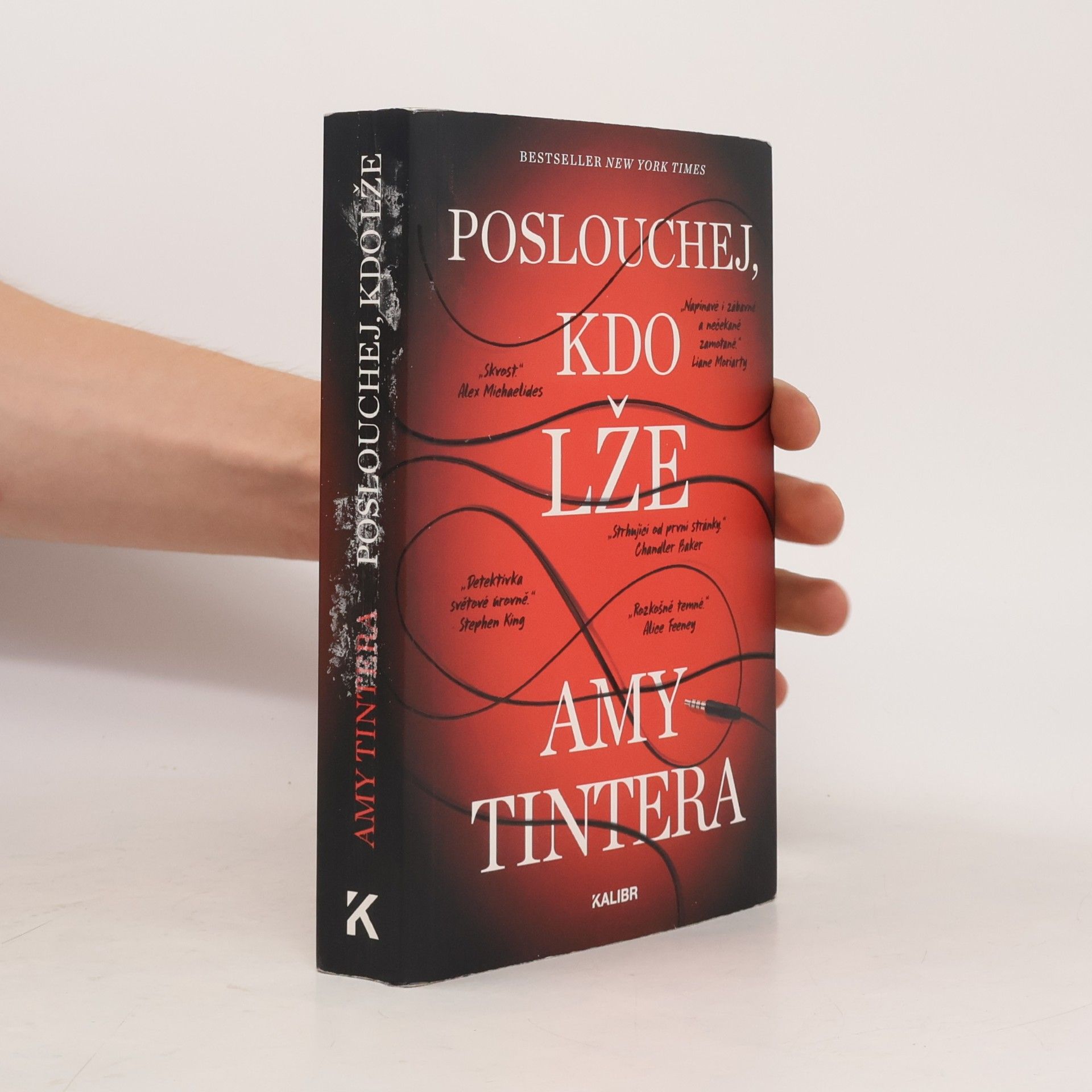 Amy Tintera Poslouchej, kdo lže