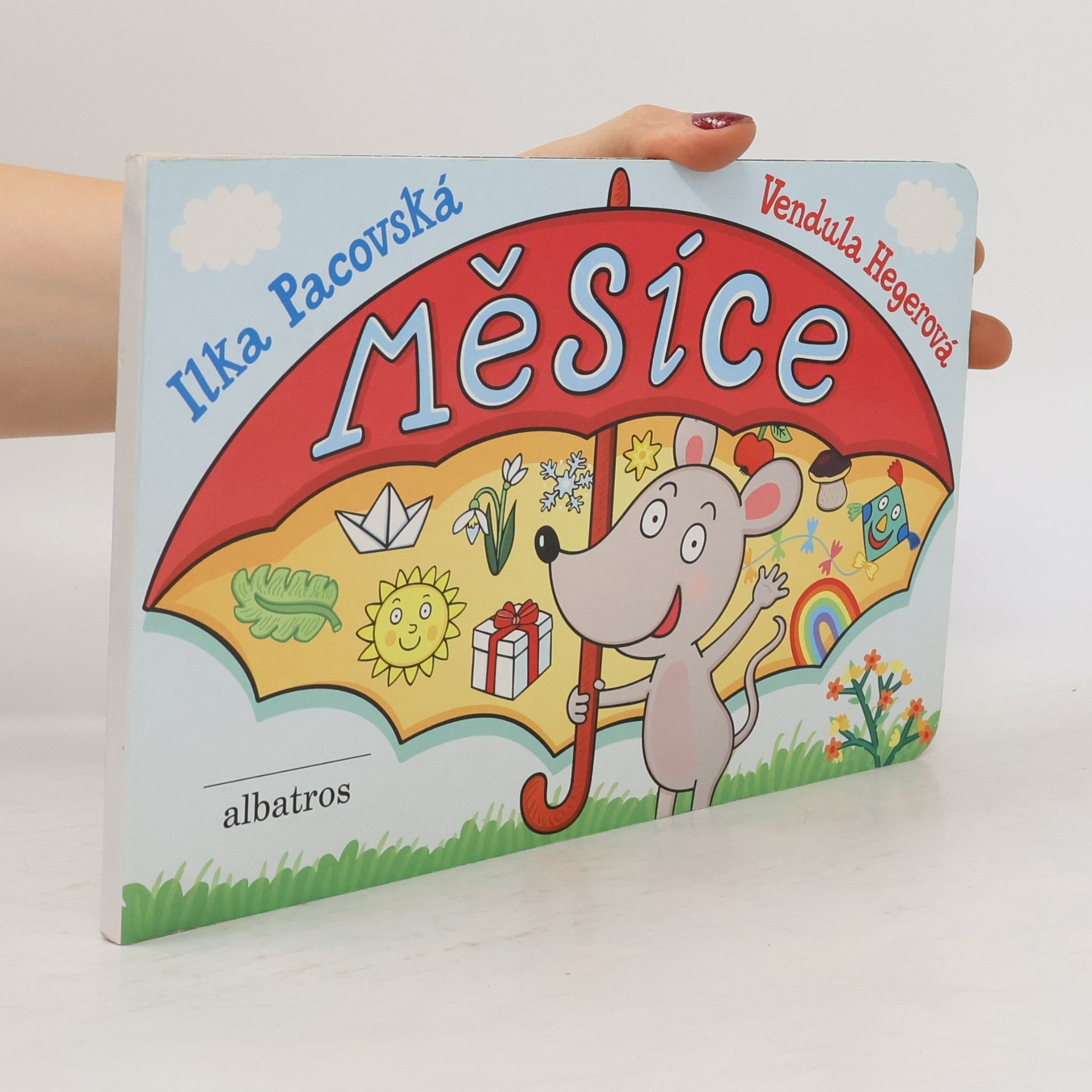 Ilka Pacovská Měsíce
