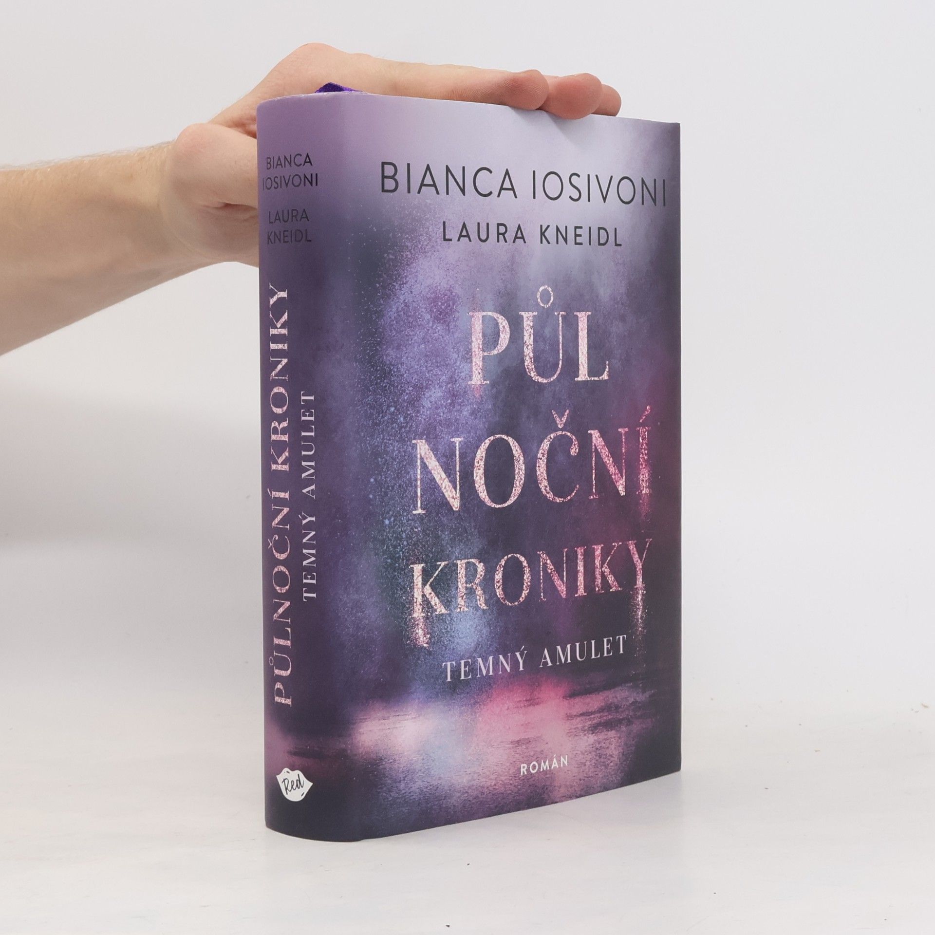 Půlnoční kroniky: Temný amulet.