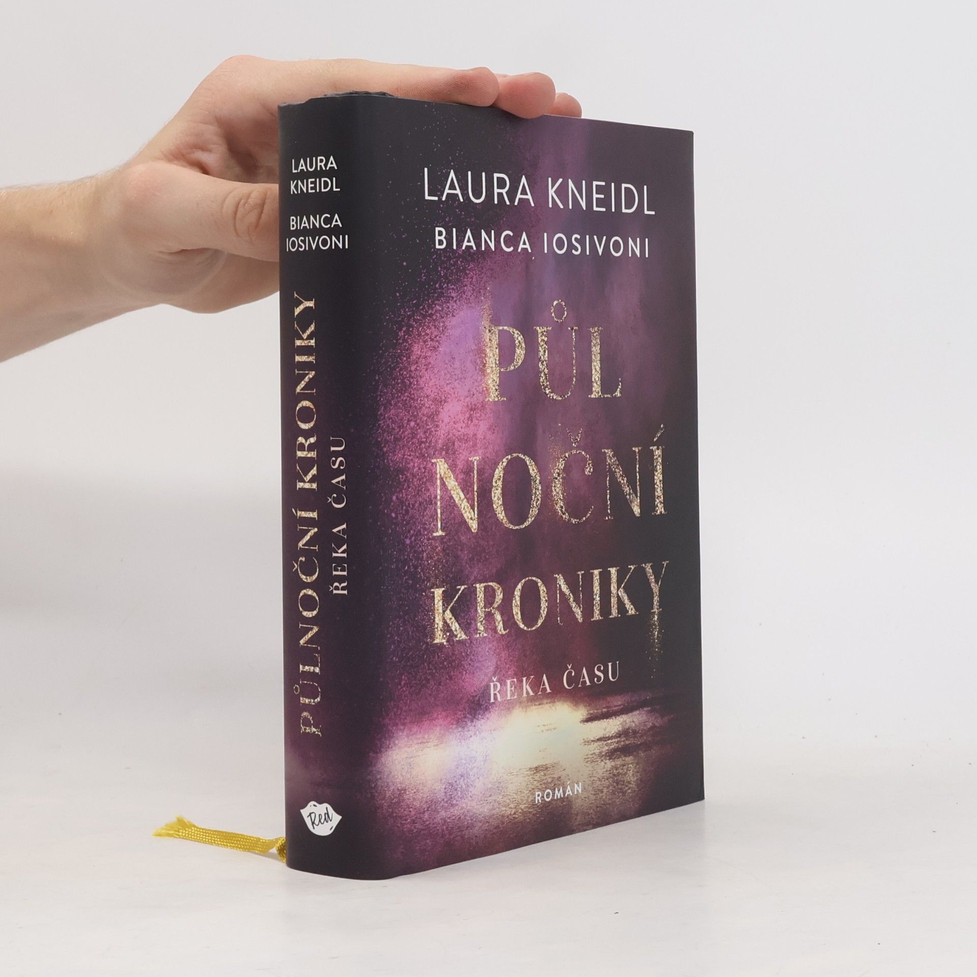 Laura Kneidl Půlnoční kroniky. Řeka času