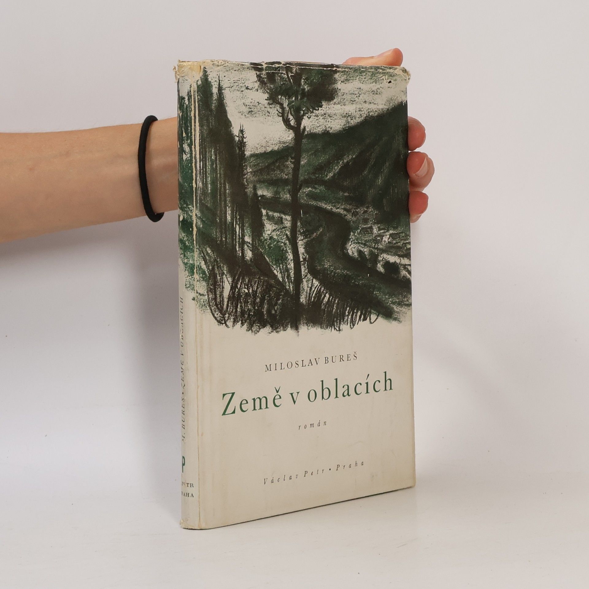 Various authors Země v oblacích