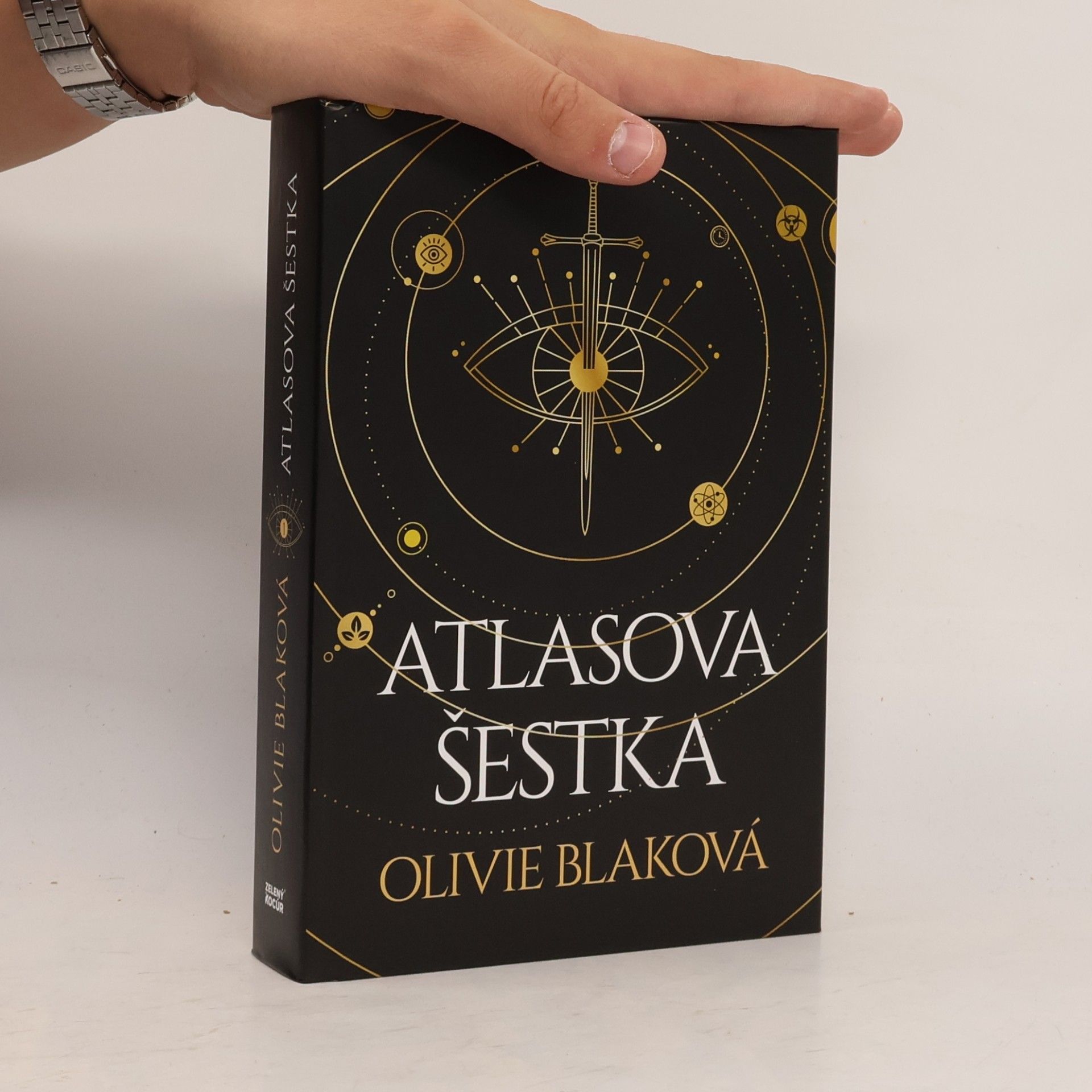 Olivie Blake Atlasova Šestka