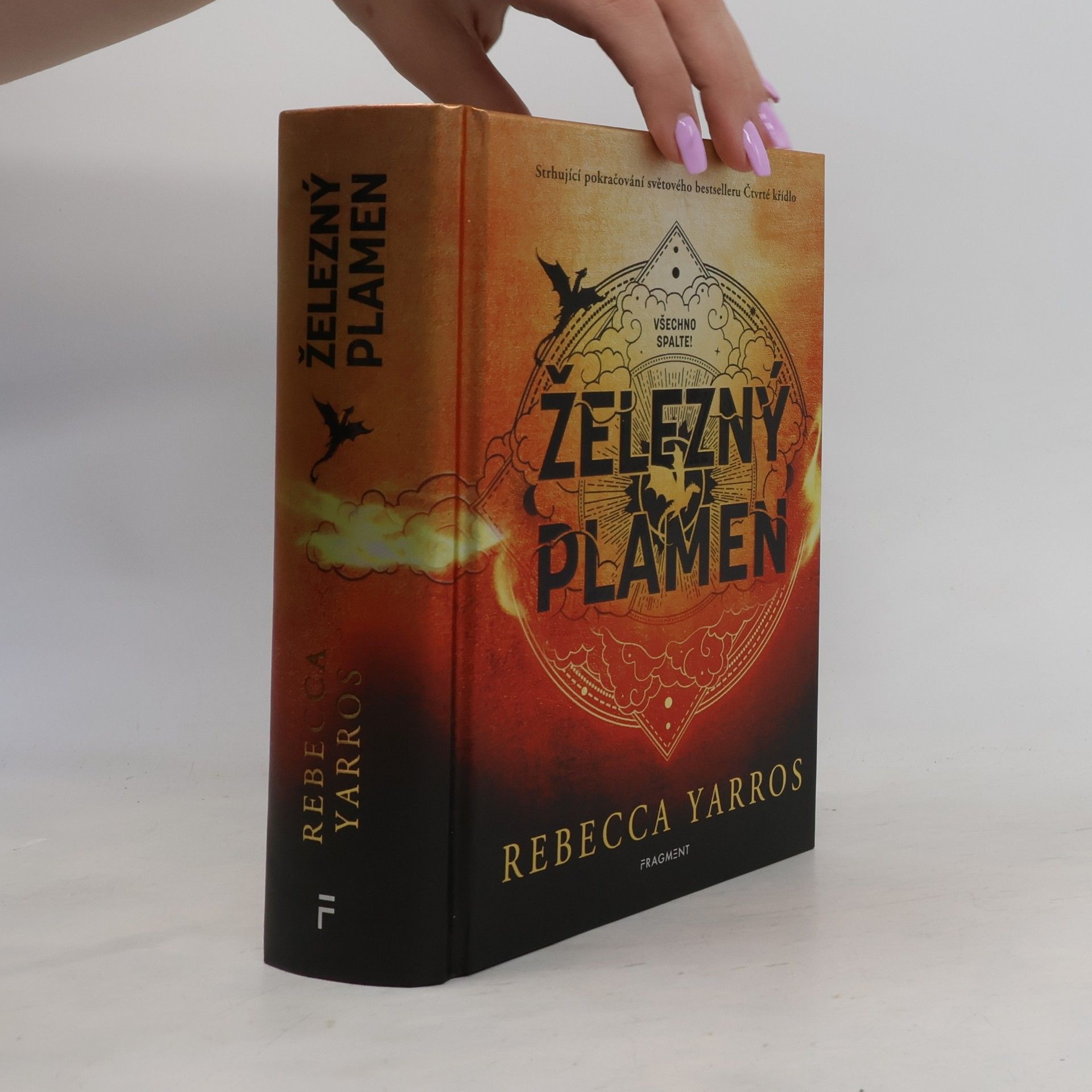 Rebecca Yarros Železný plamen