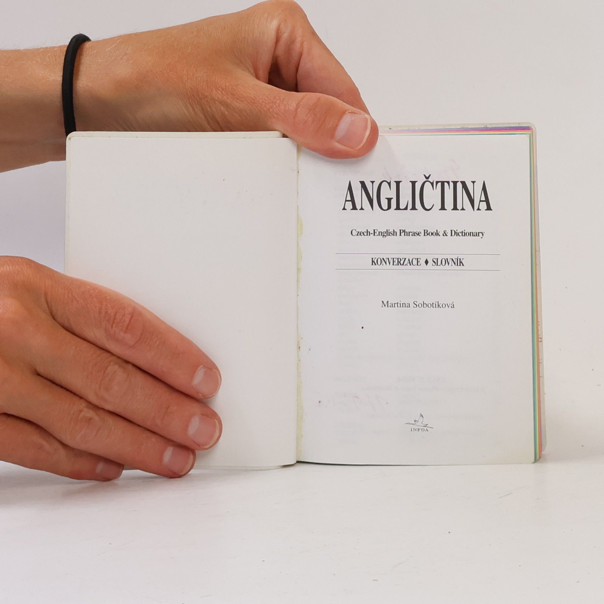 Martina Kutalová Angličtina. Czech-English Phrase Book & Dictionary. Konverzace & slovník