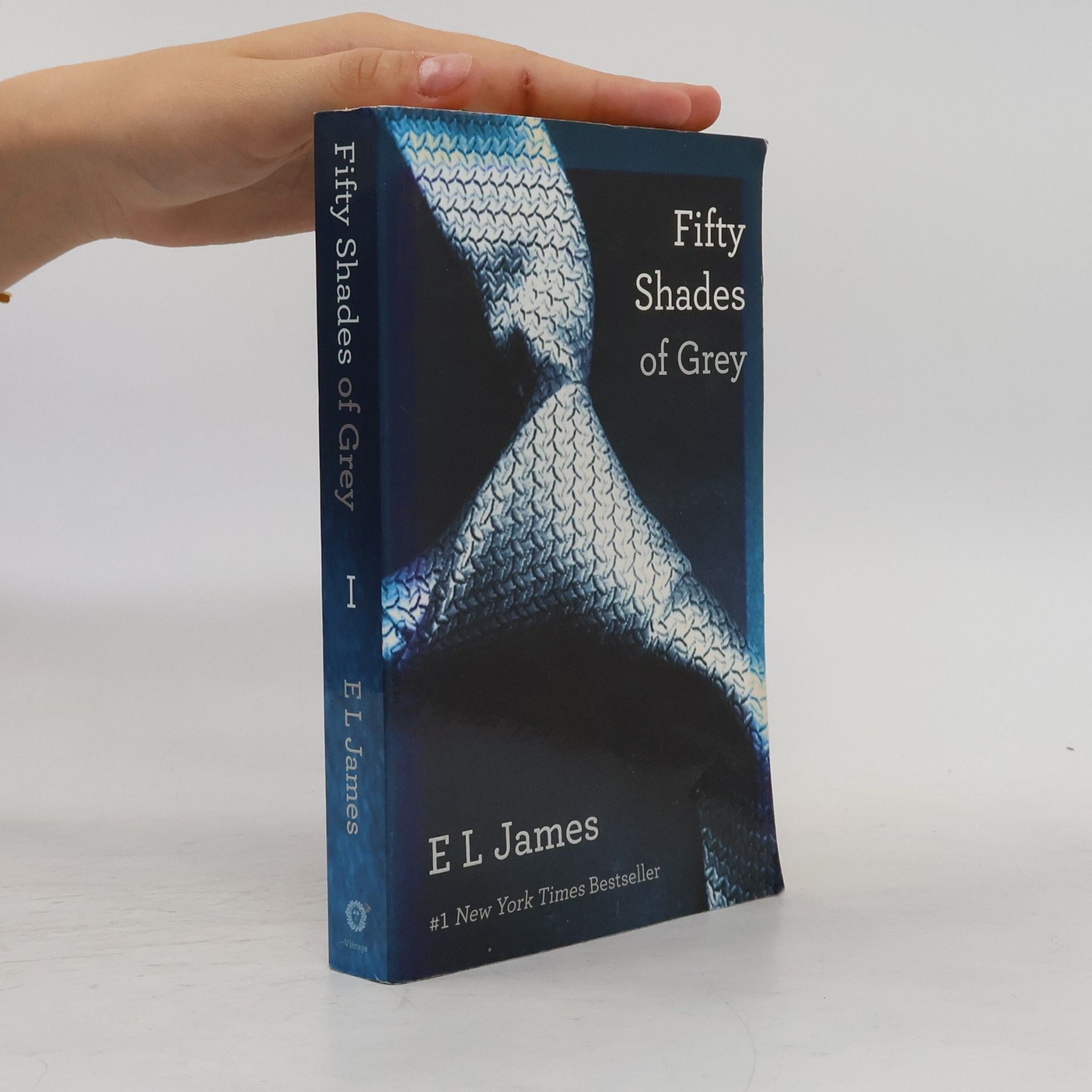 E. L. James Fifty shades of grey