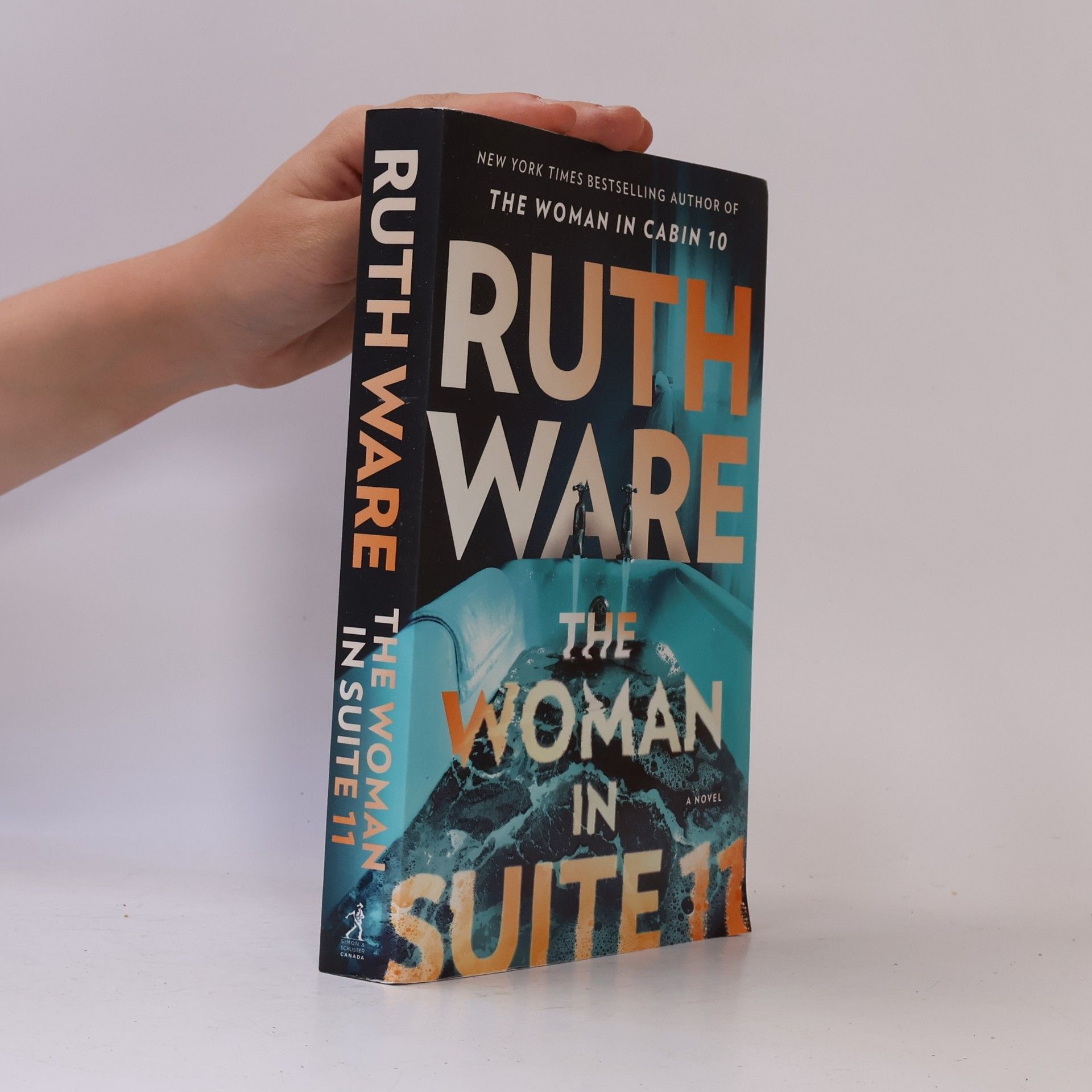 Ruth Ware The Woman in Suite 11