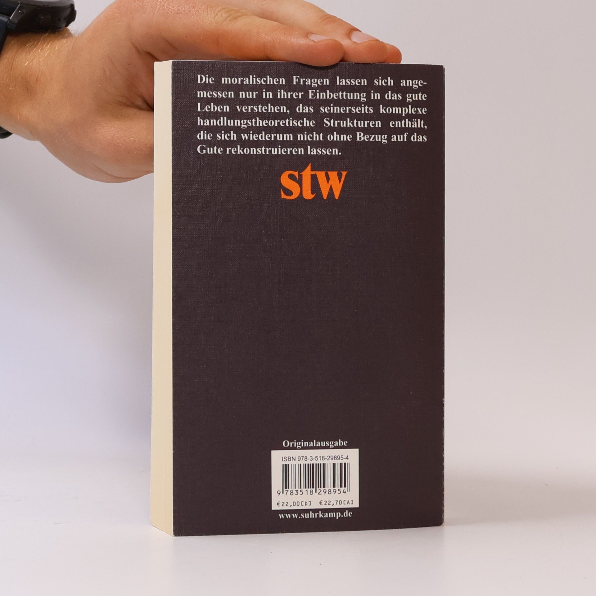 Ursula Wolf Handlung, Glück, Moral