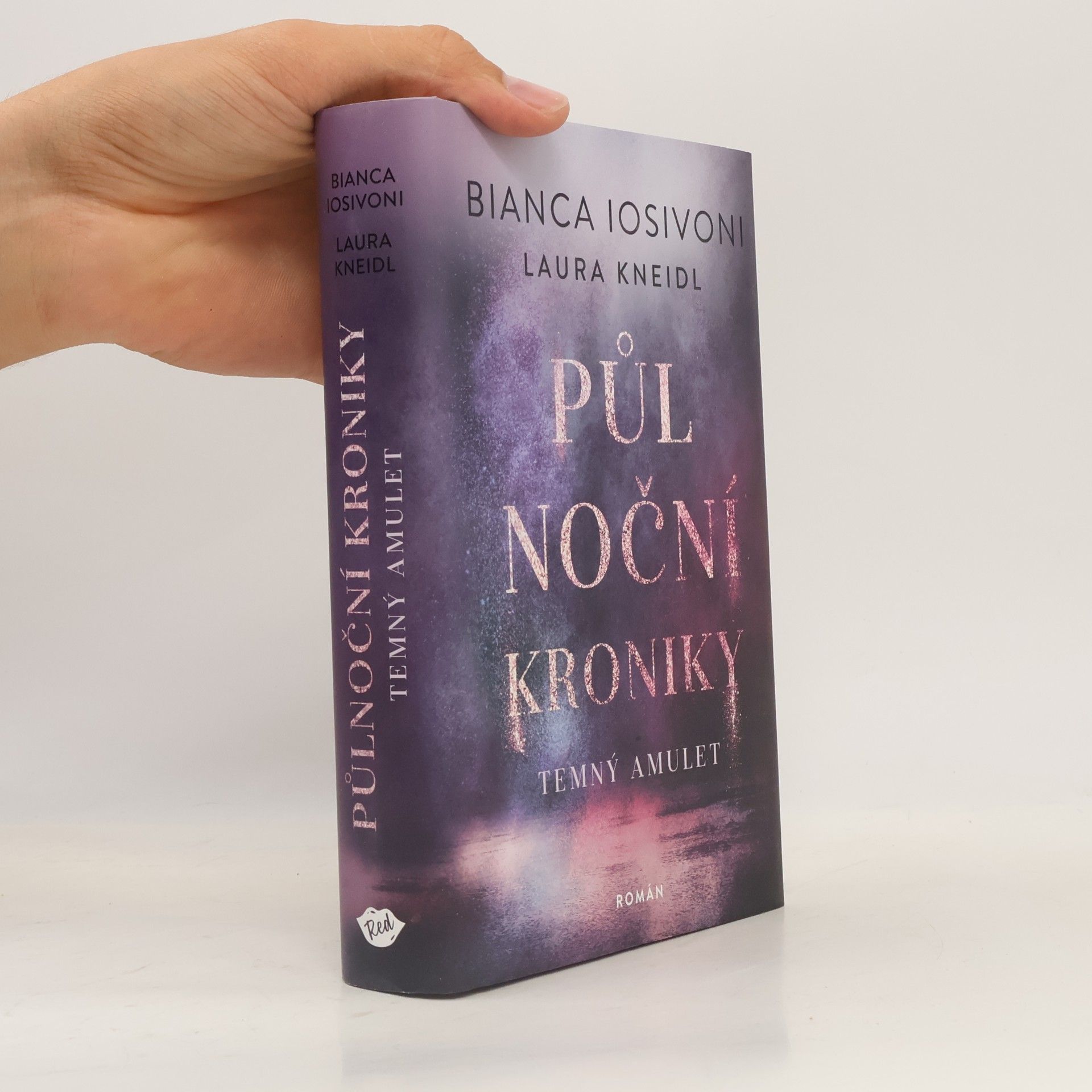 Bianca Iosivoni Půlnoční kroniky: Temný amulet.