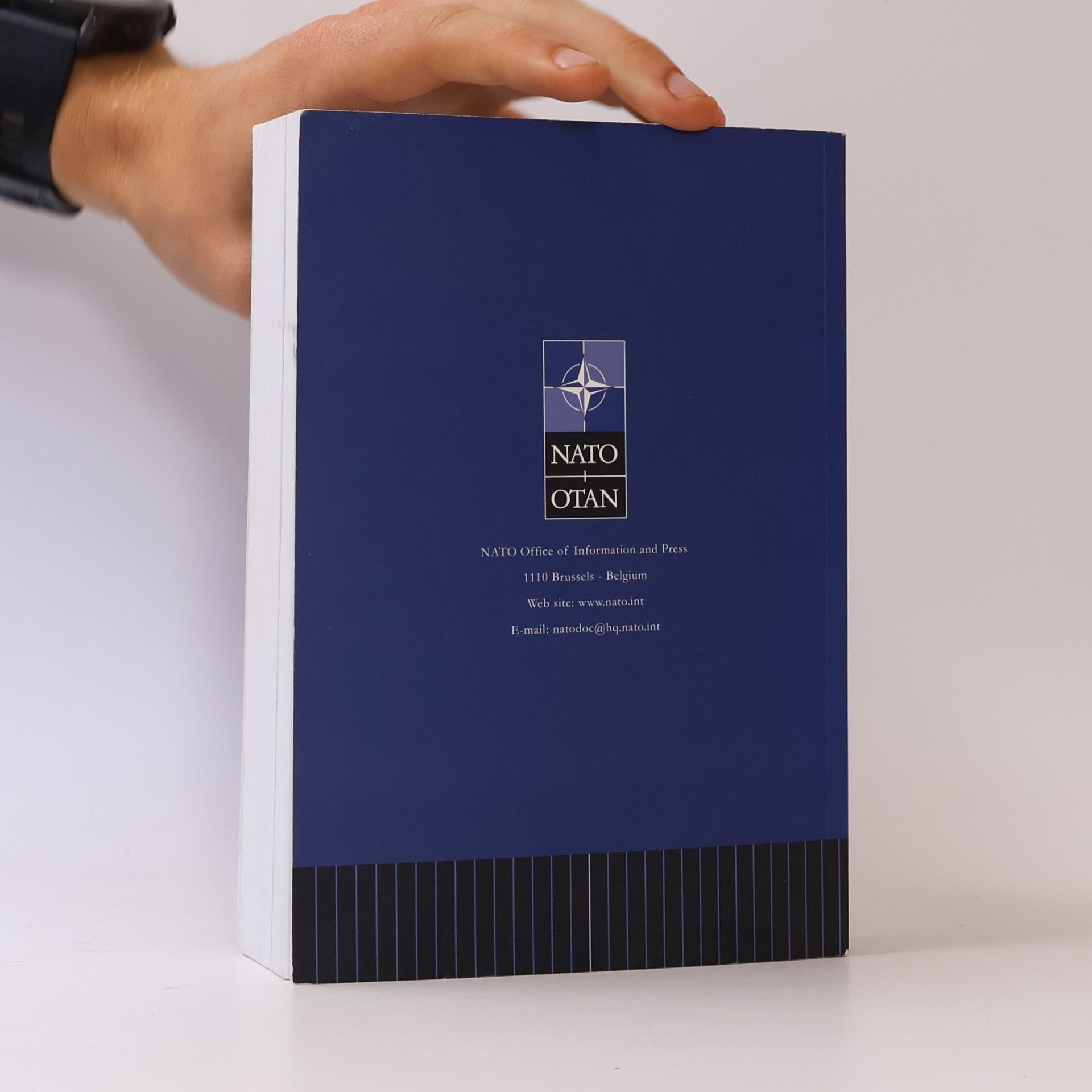 Kolektiv autorů NATO handbook
