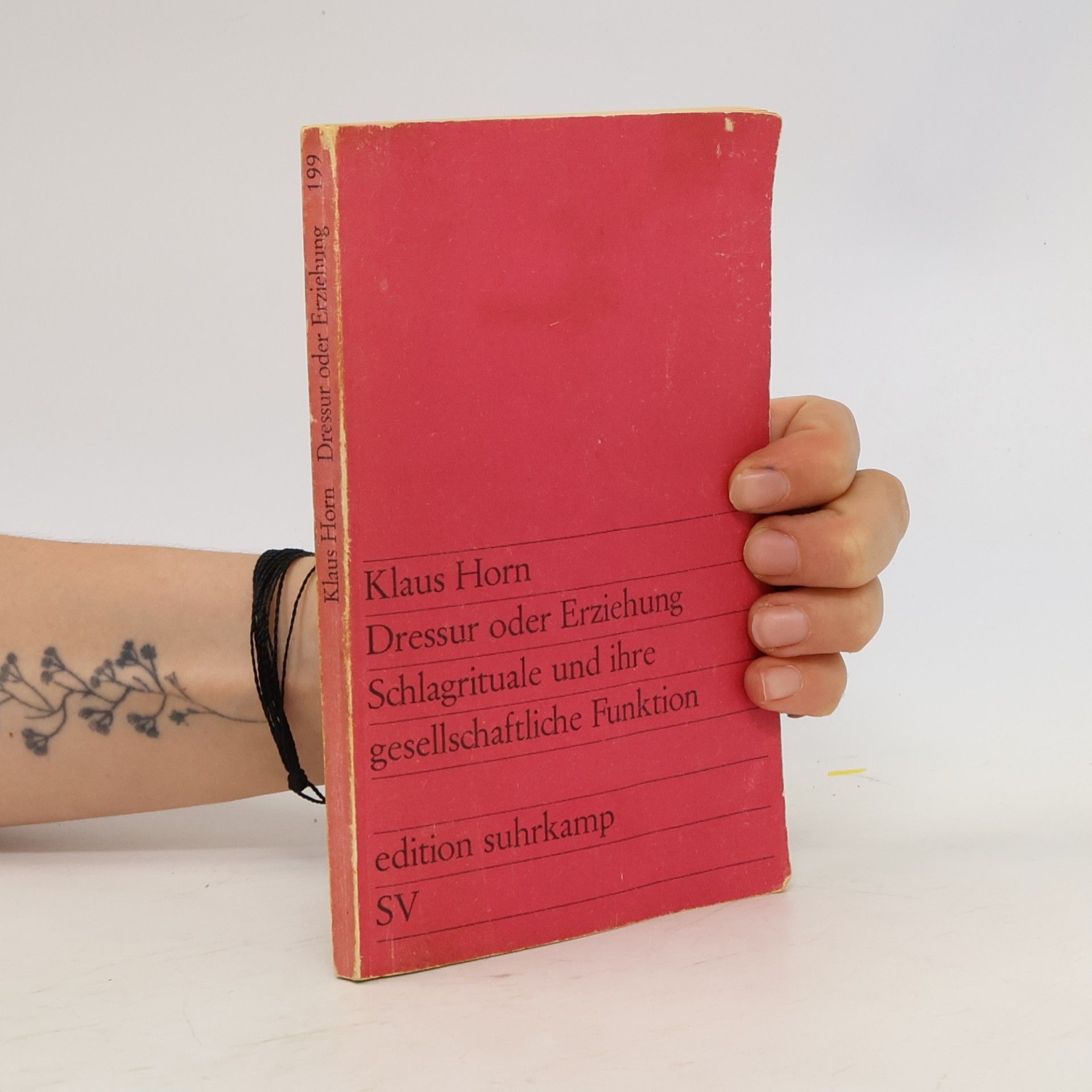 Klaus-Peter Horn Dressur oder Erziehung : Schlagrituale und ihre gesellschaftliche Funktion