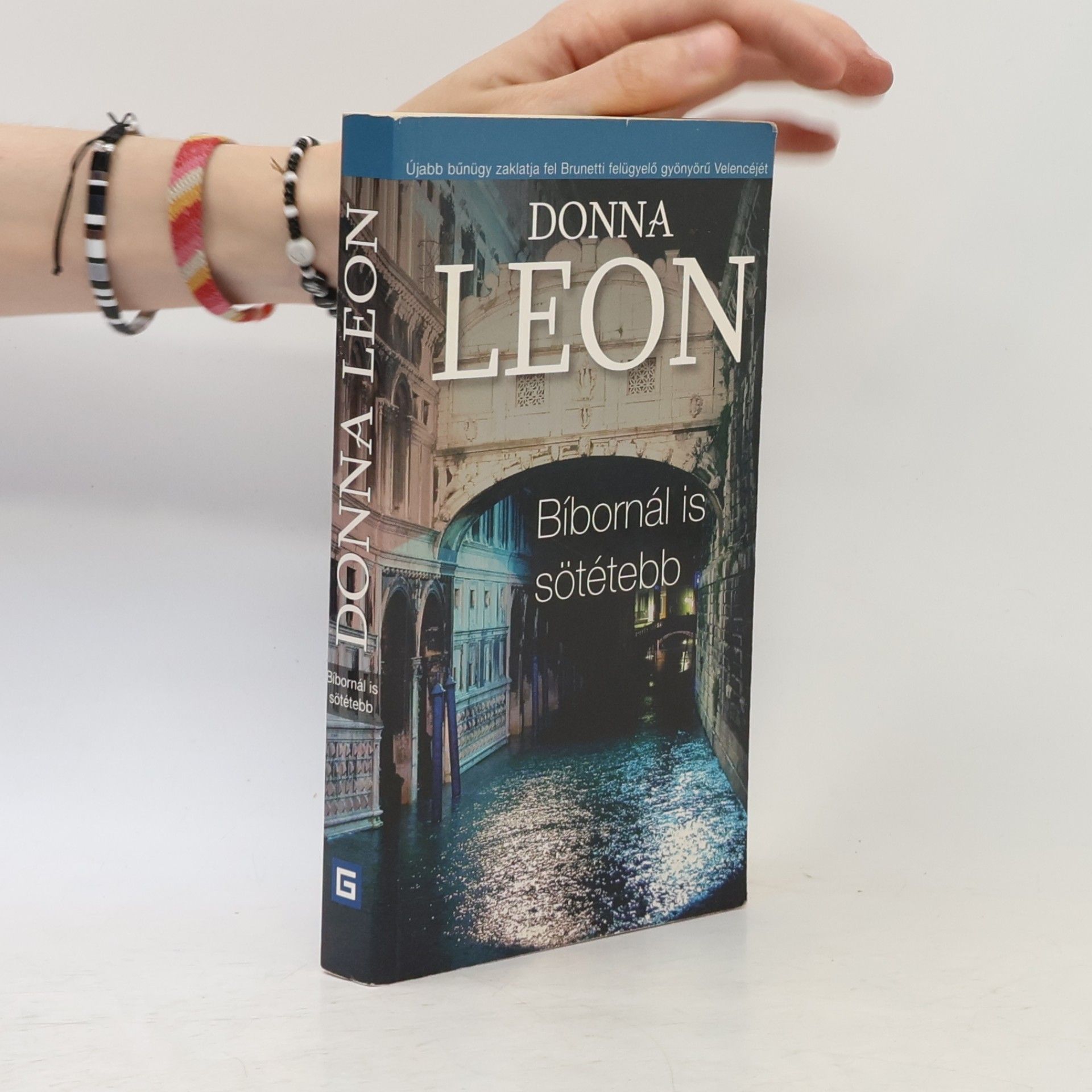 Donna Leon Bíbornál is sötétebb