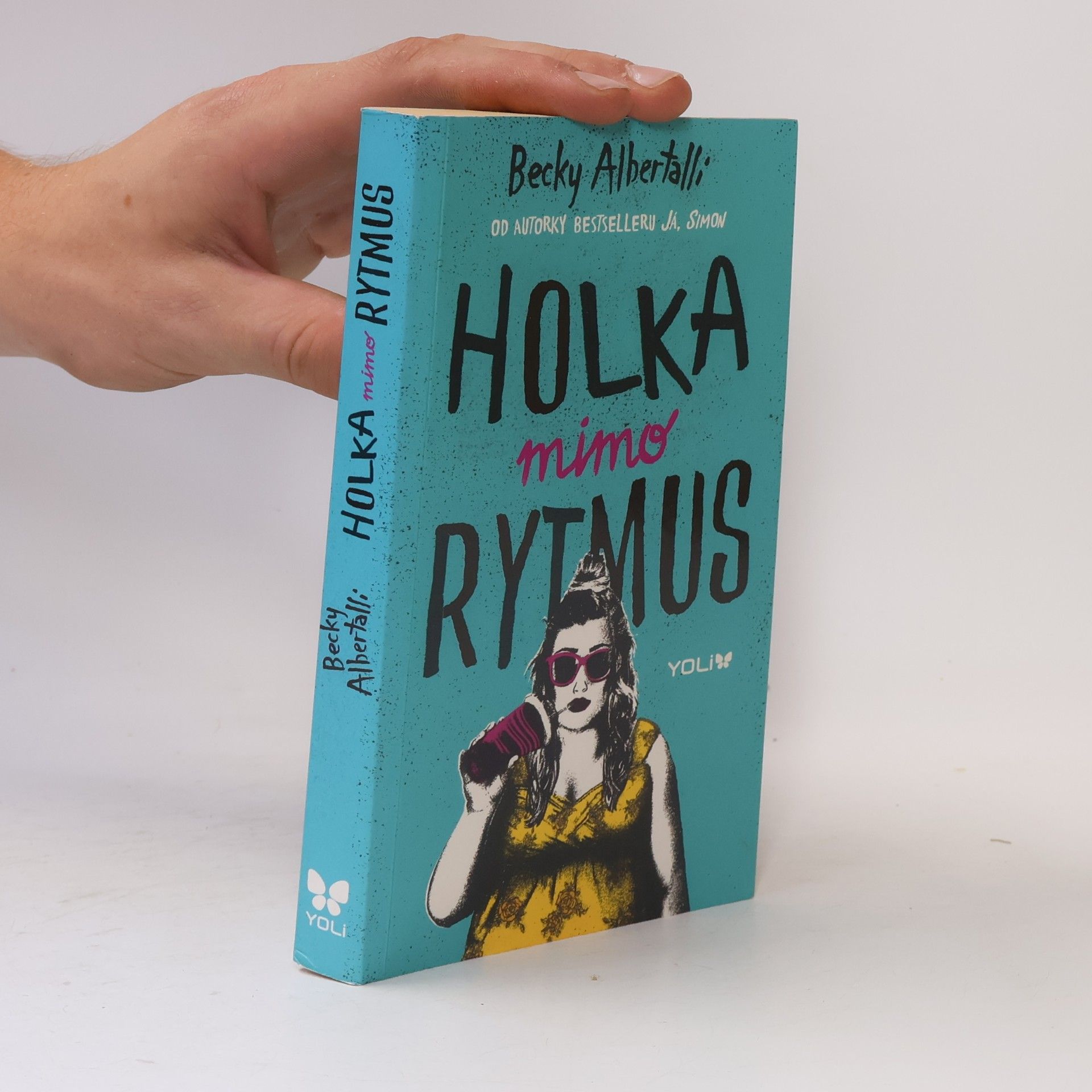Becky Albertalli Holka mimo rytmus