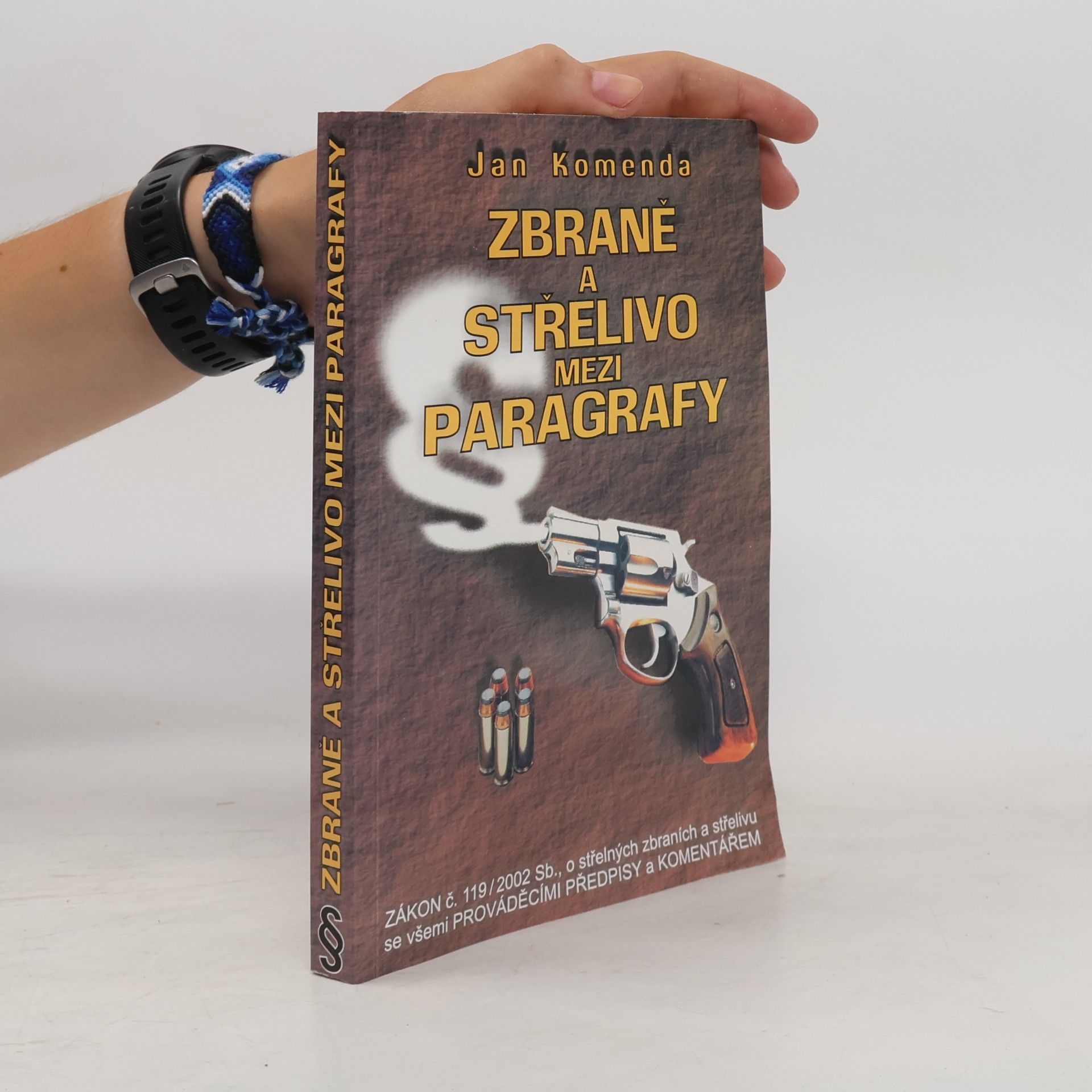 Jan Komenda Zbraně a střelivo mezi paragrafy