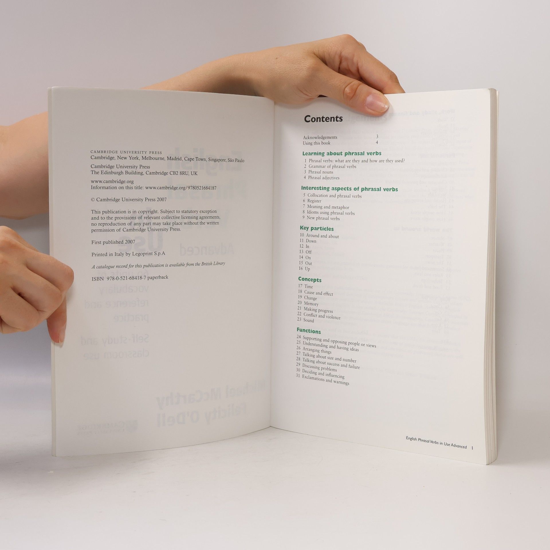 Michael McCarthy English phrasal verbs in use. 60 units of vocabulary reference and practice. Advanced
