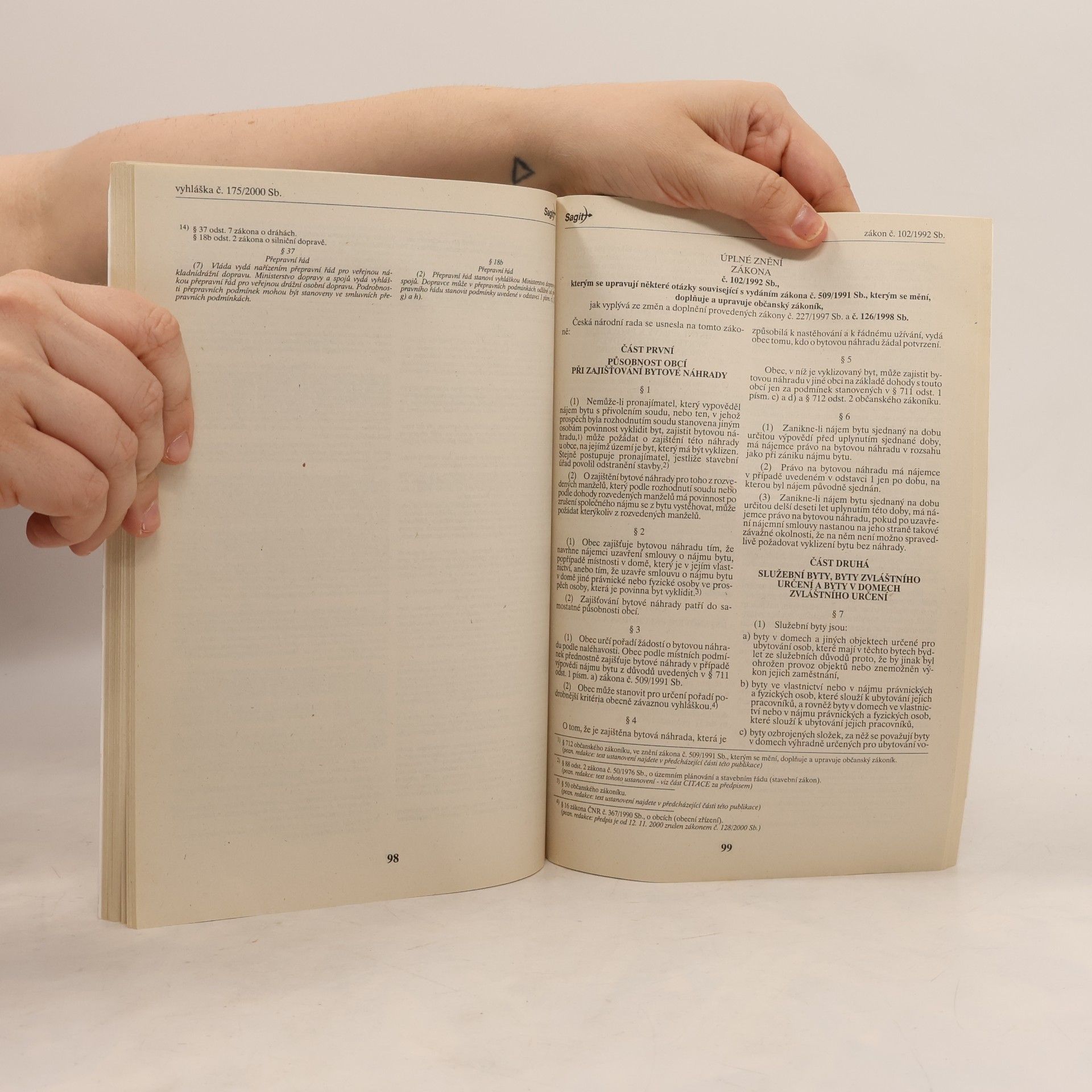 Various authors Občanský zákoník. Paralelní znění pro rok 2000 a 2001. Nájem a podnájem nebytových prostor, vlastnictví bytů ...