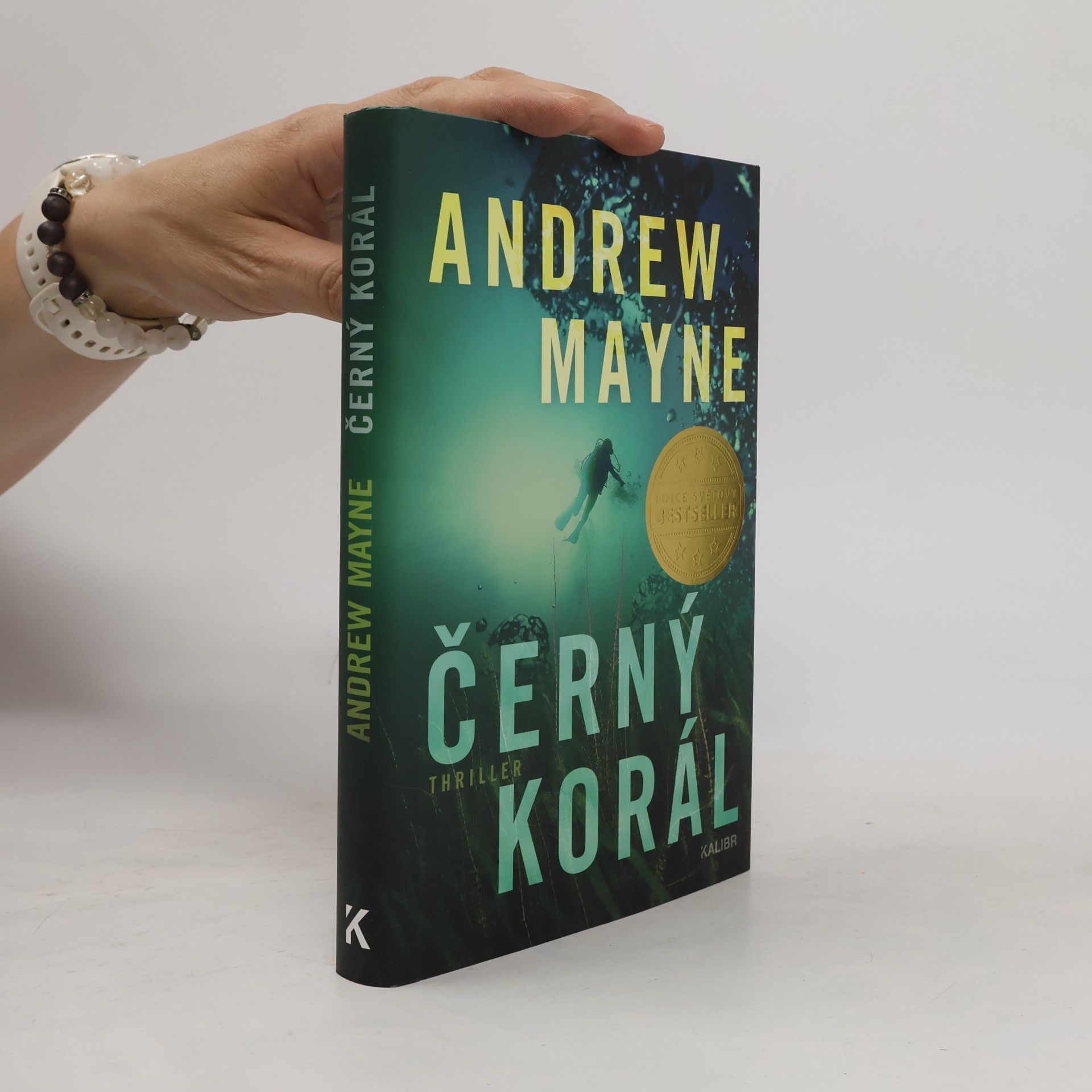 Andrew Mayne Černý korál